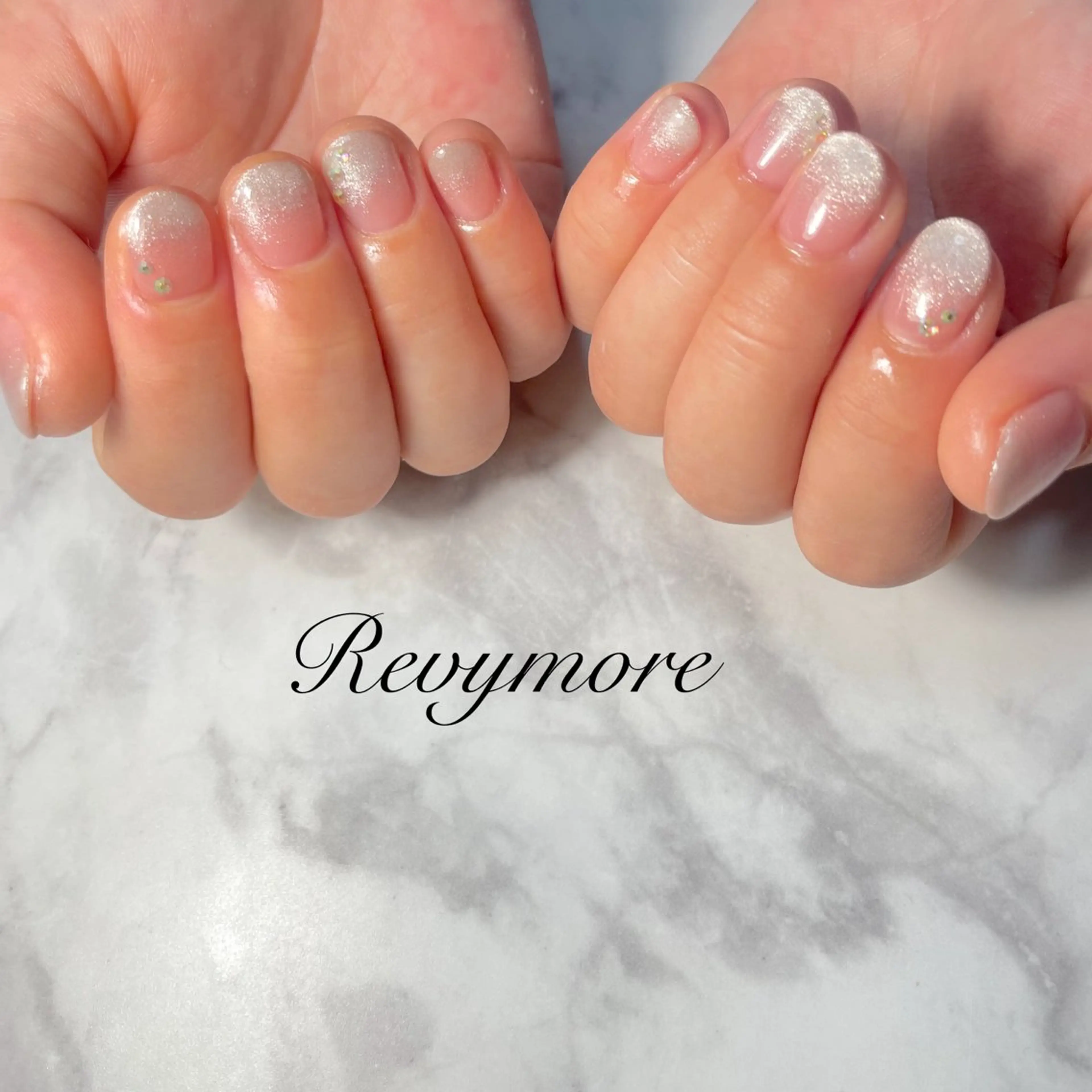 ネイル ジェルネイル ニュアンスネイル オフィスネイル シンプルネイル nail salon Revymoreのネイルデザイン