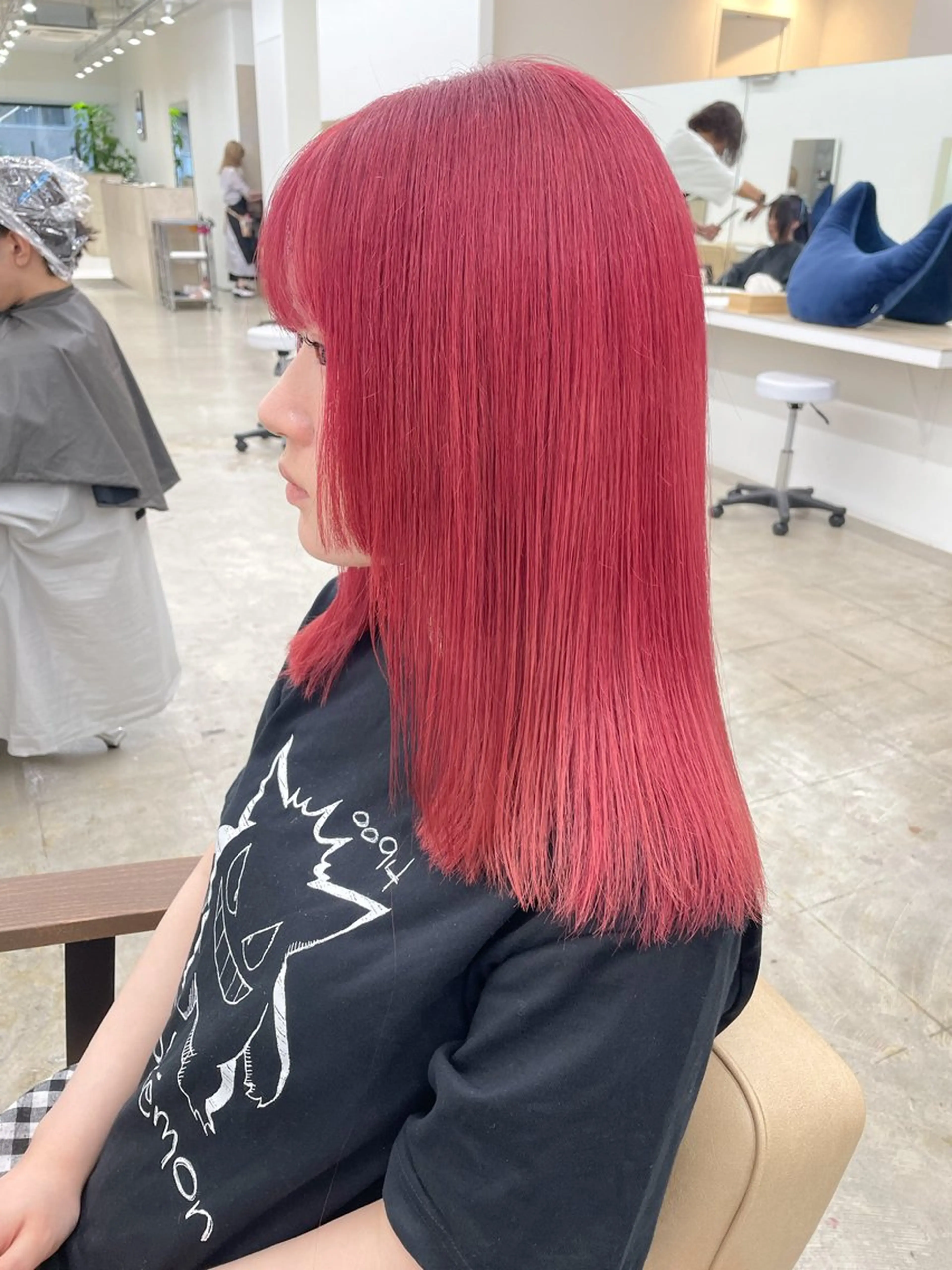 ミディアム カラー ハイトーンカラー ピンクカラー レッドカラー ヘアカラー トリートメント ハイトーン/レイヤー /ケアブリーチ石川治のヘアスタイル