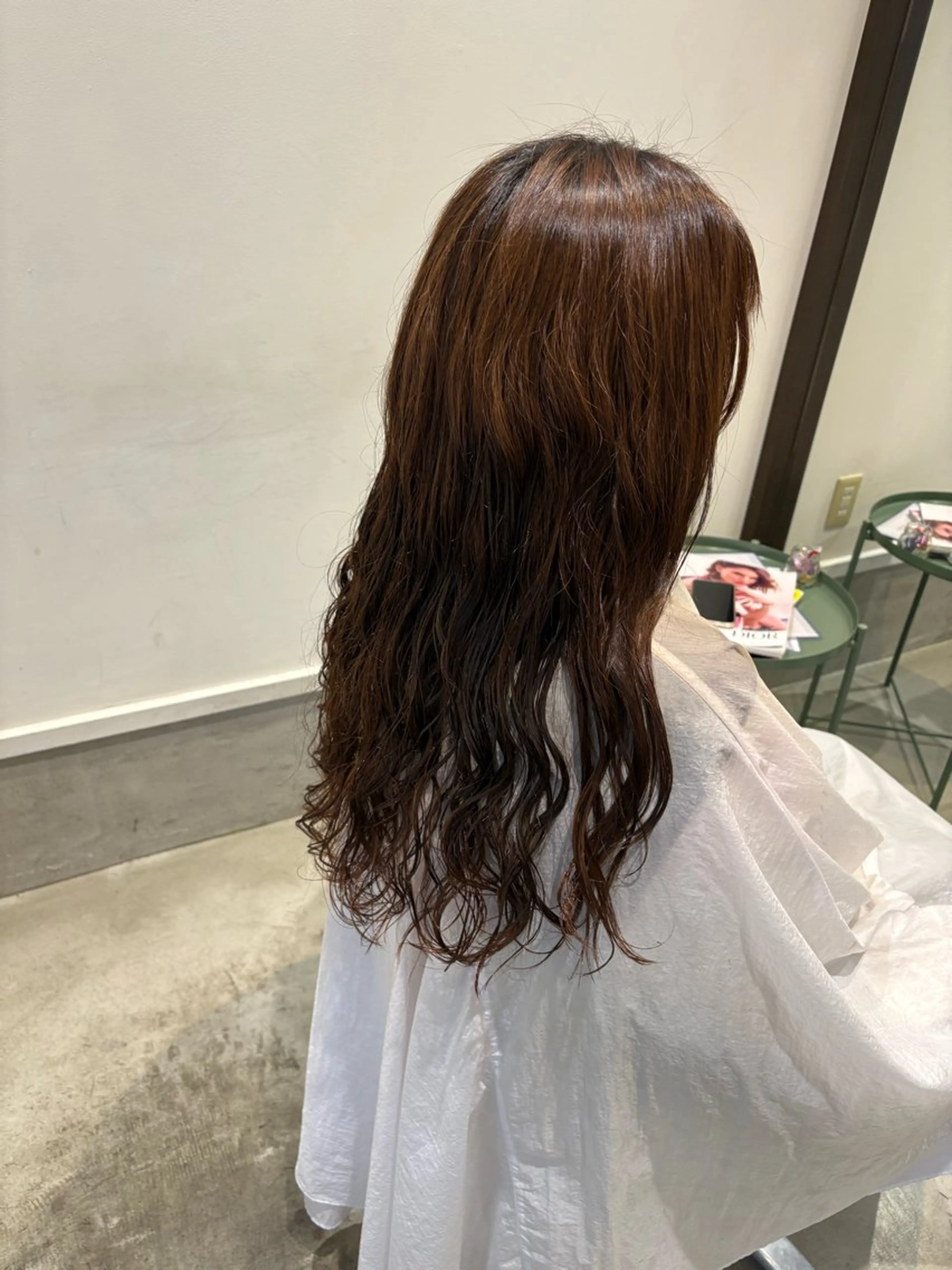 ロング カット パーマ 折本 沙織のヘアスタイル