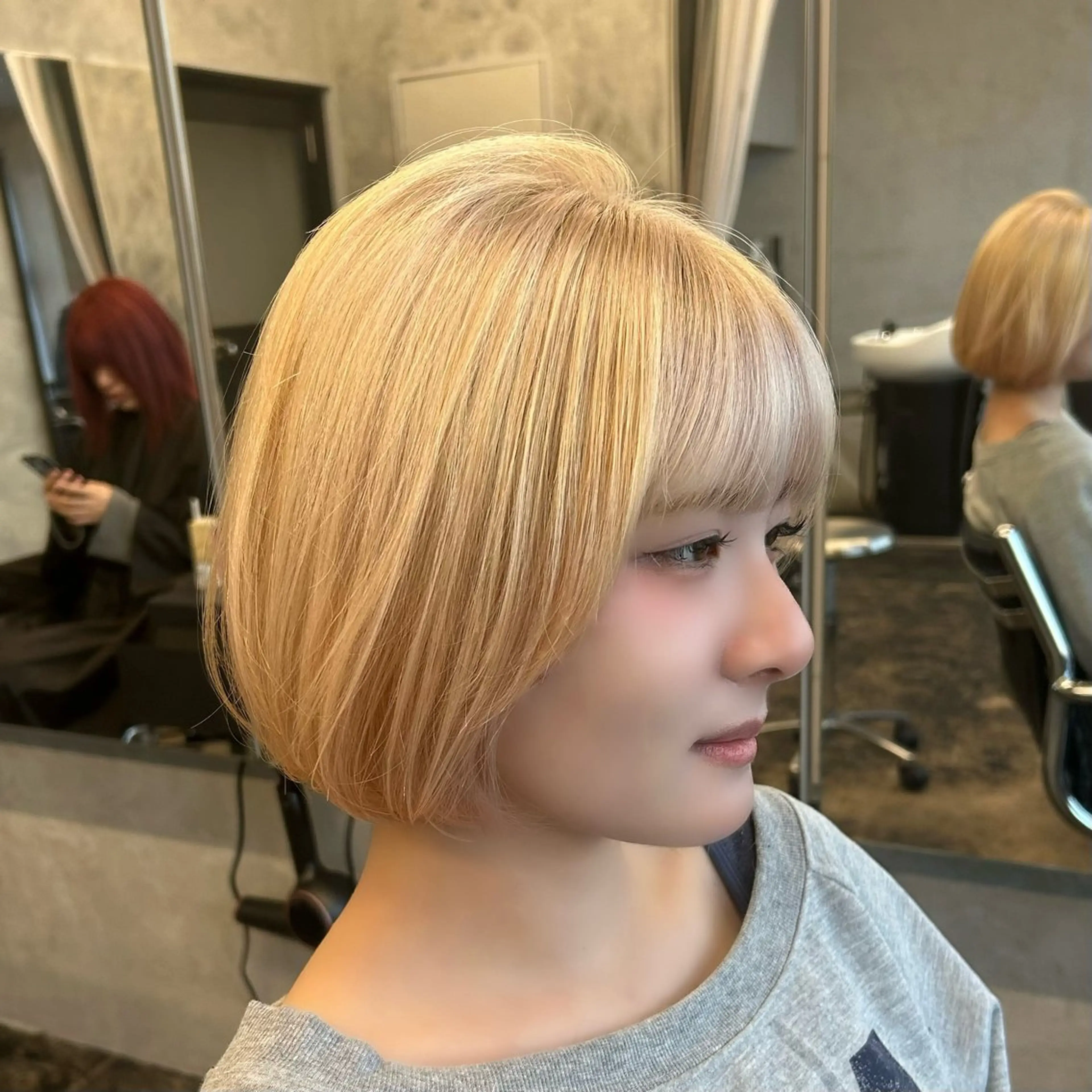 ショート カラー カット ヘアカラー トリートメント 松川ヒナ｜韓国レイヤ /耳つぼジュエリーのヘアスタイル