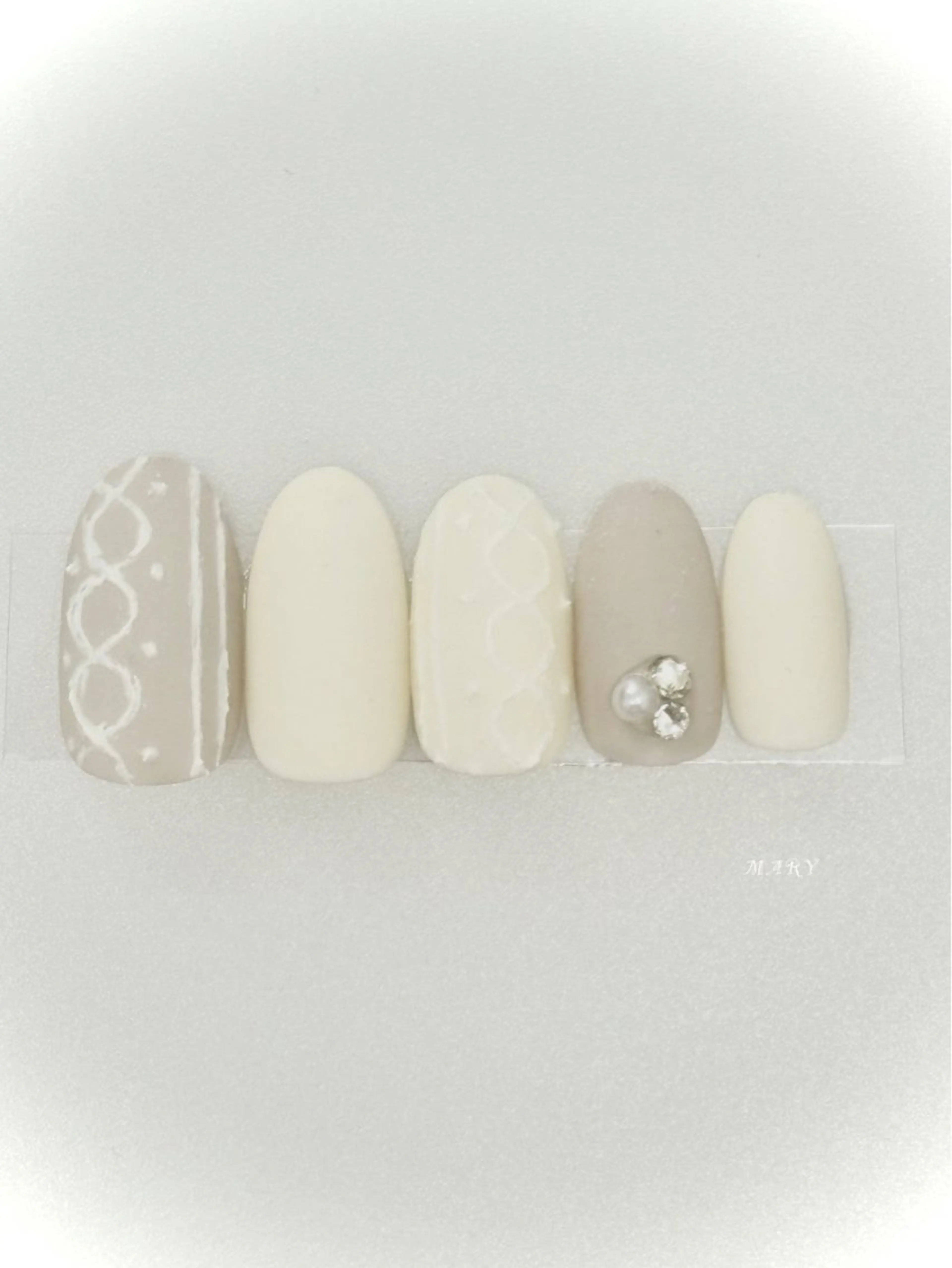 ネイル マットネイル ニュアンスネイル ワンカラーネイル ホワイト 冬ネイル ハンドネイル Mary nail .narumiのネイルデザイン
