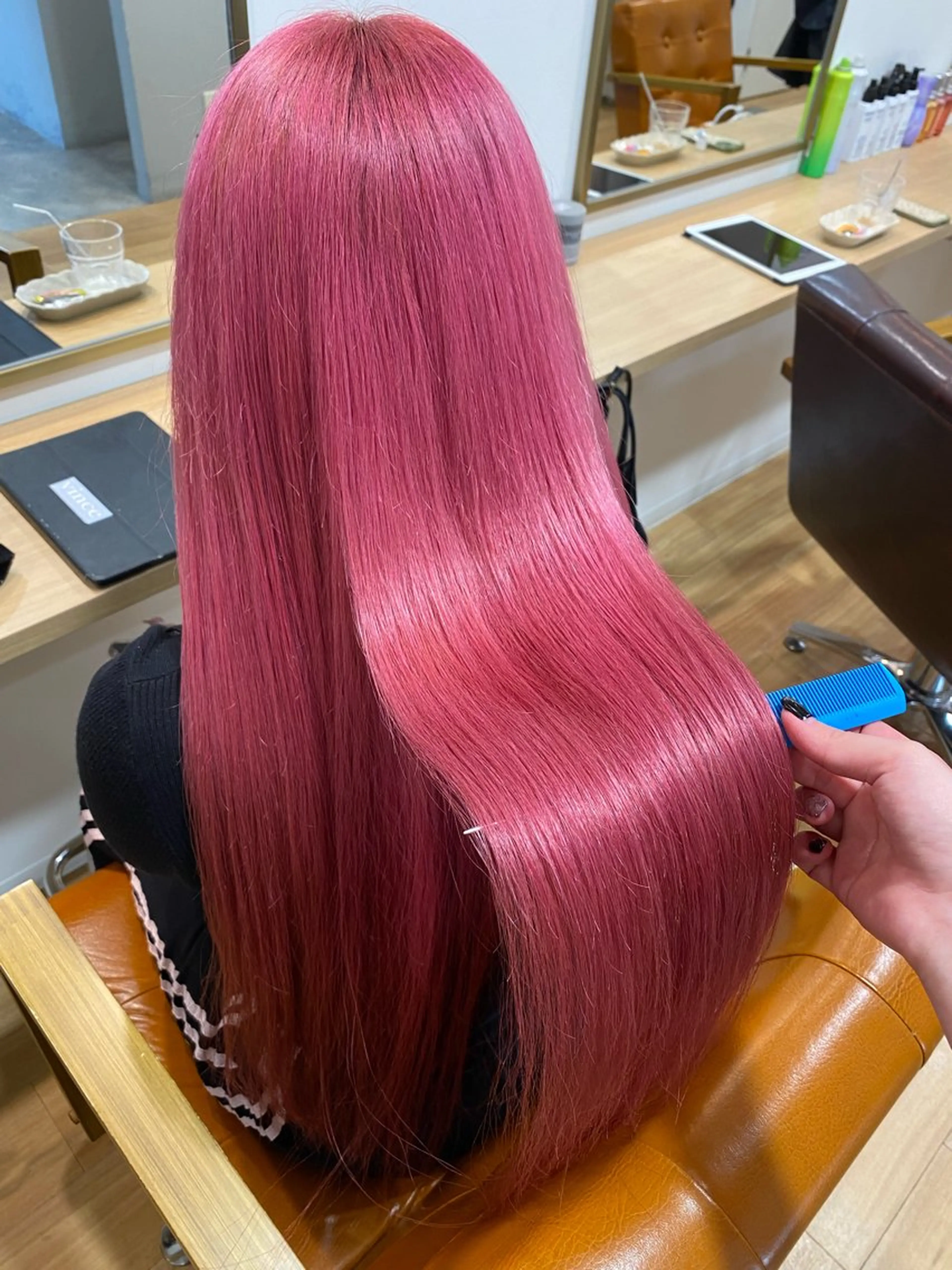 ロング カラー ブリーチ ピンクカラー ヘアカラー トリートメント akane/ 縮毛矯正/暖色のヘアスタイル