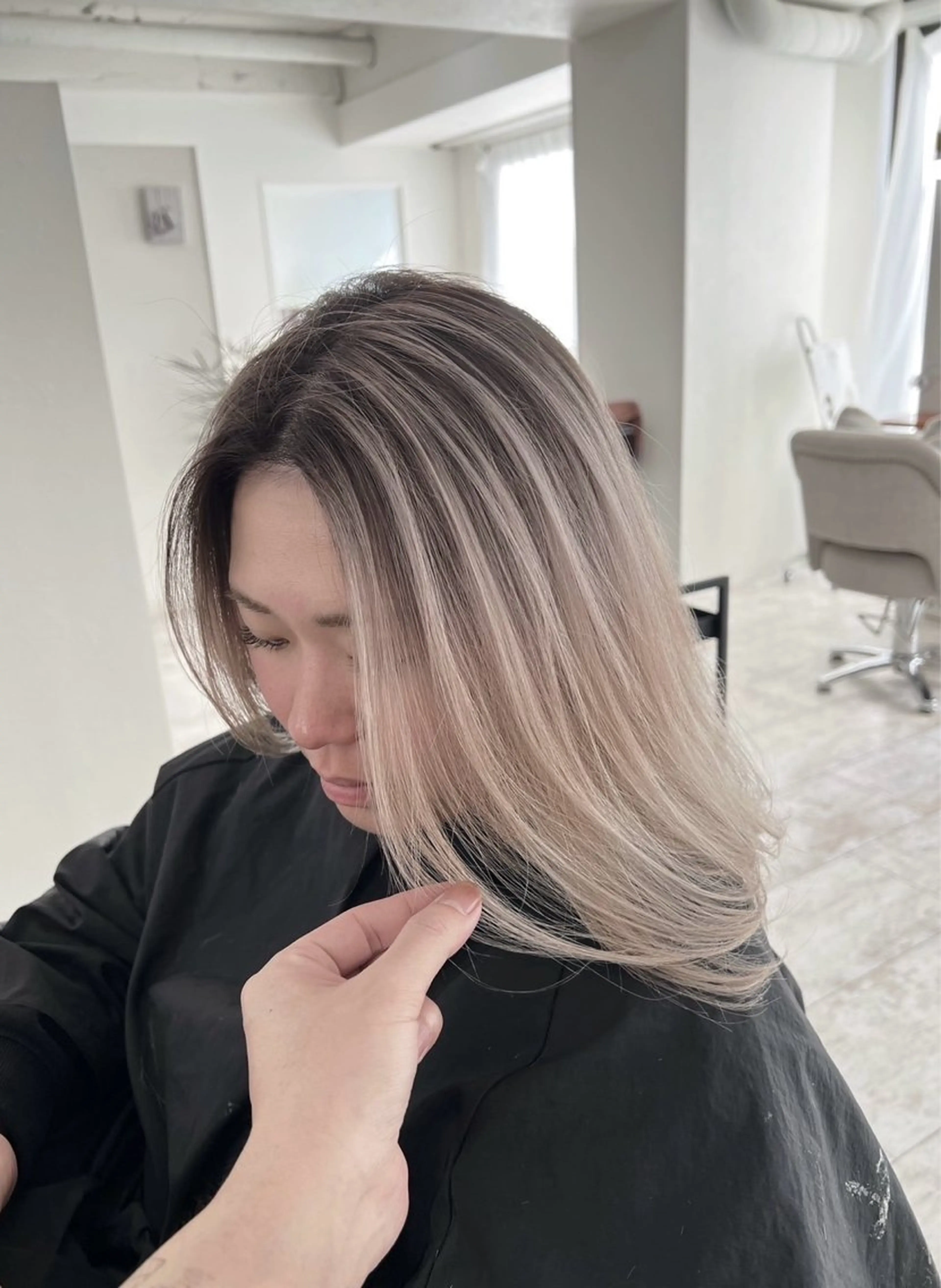 ミディアム カラー バレイヤージュ ベージュカラー ホワイトベージュ レイヤーカット ヘアカラー トリートメント 指名数No.1 /NAOYAのヘアスタイル