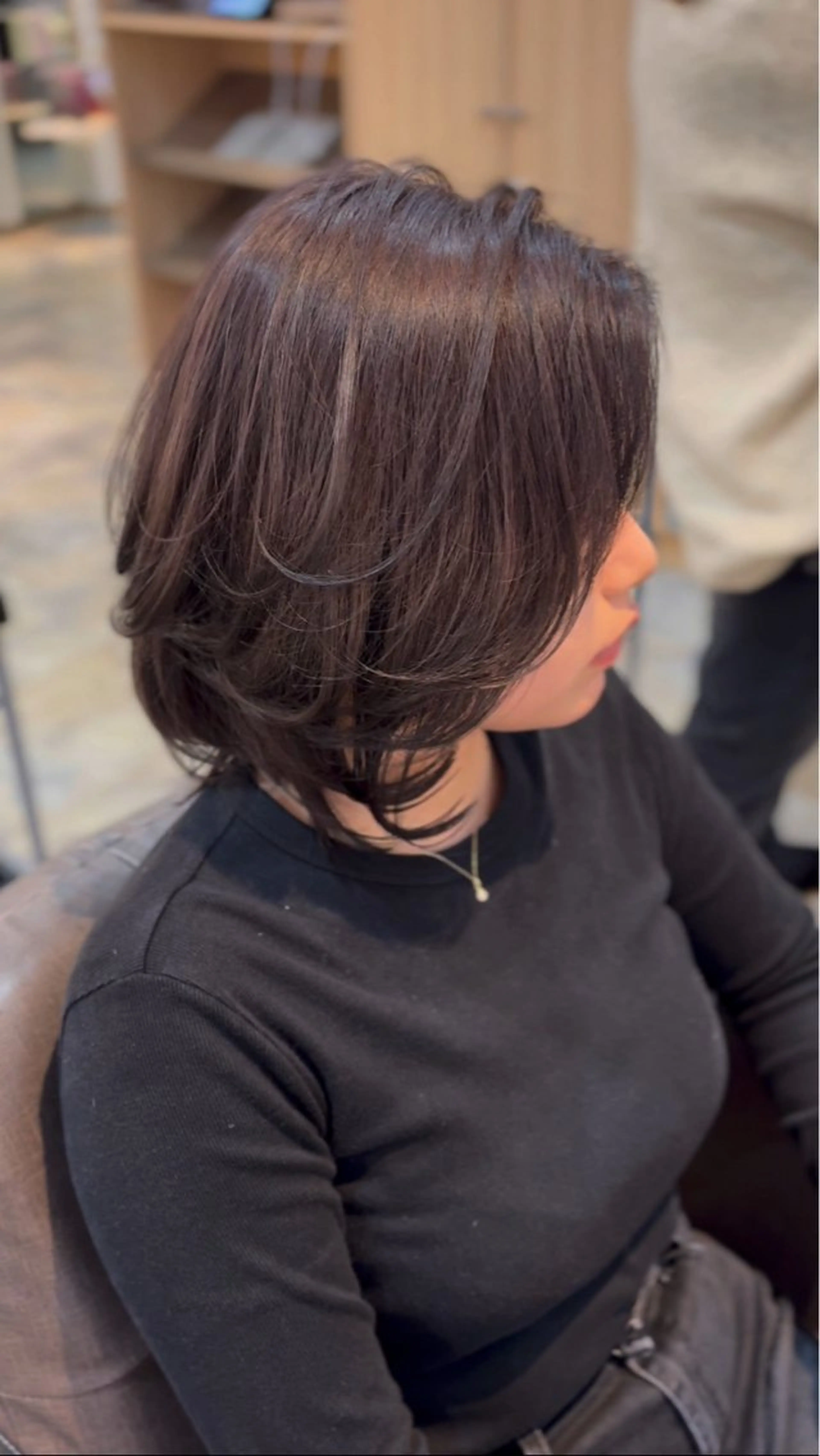 ミディアム パープルカラー 顔周りカット レイヤーカット カット ヘアカラー boymeetsgirl所属・宮田 龍斗のヘアスタイル