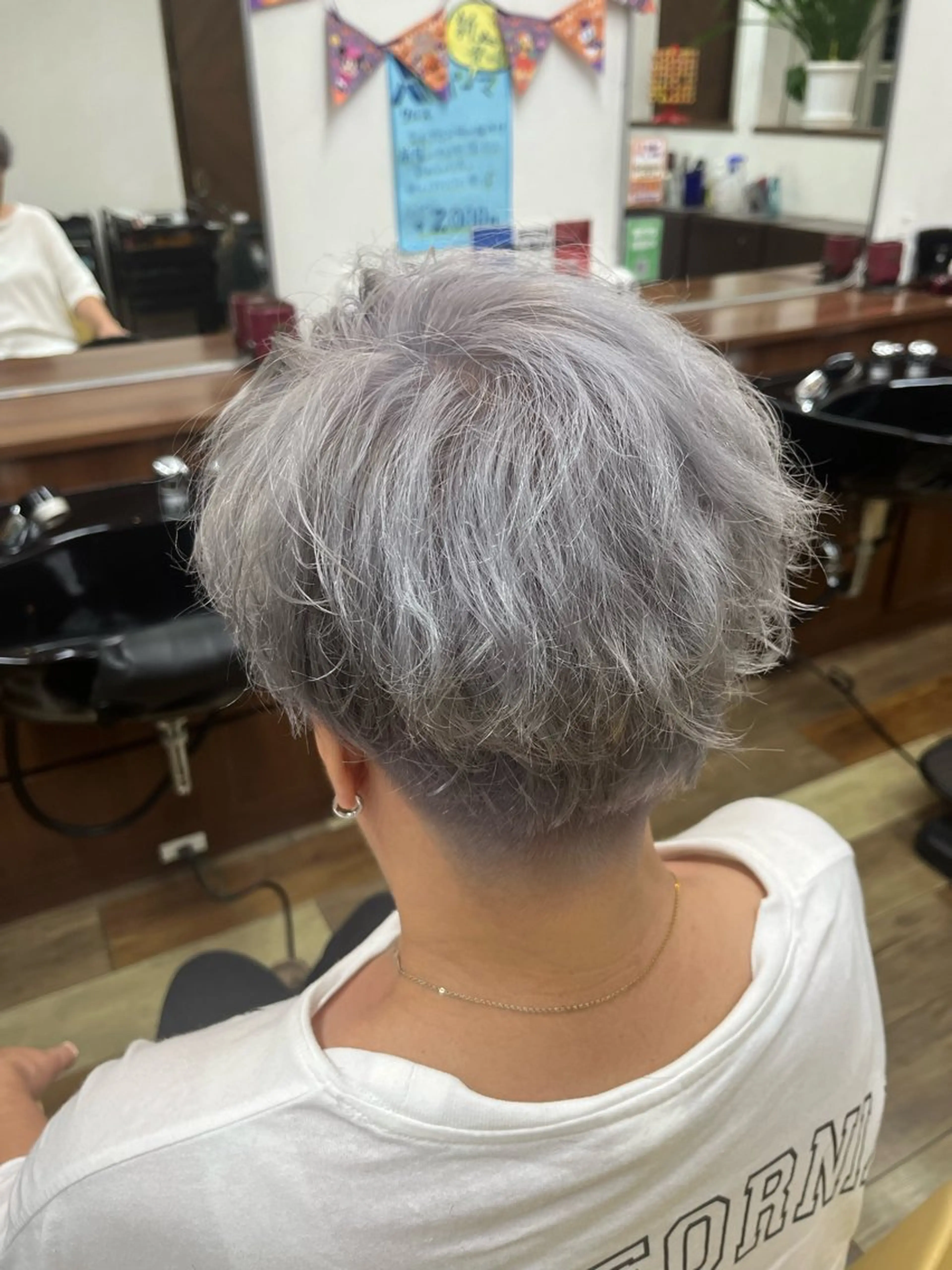 ショート カラー ブリーチ MOJYA所属・平野区カット募集中 北羅　千笑実🫧🌿のヘアスタイル