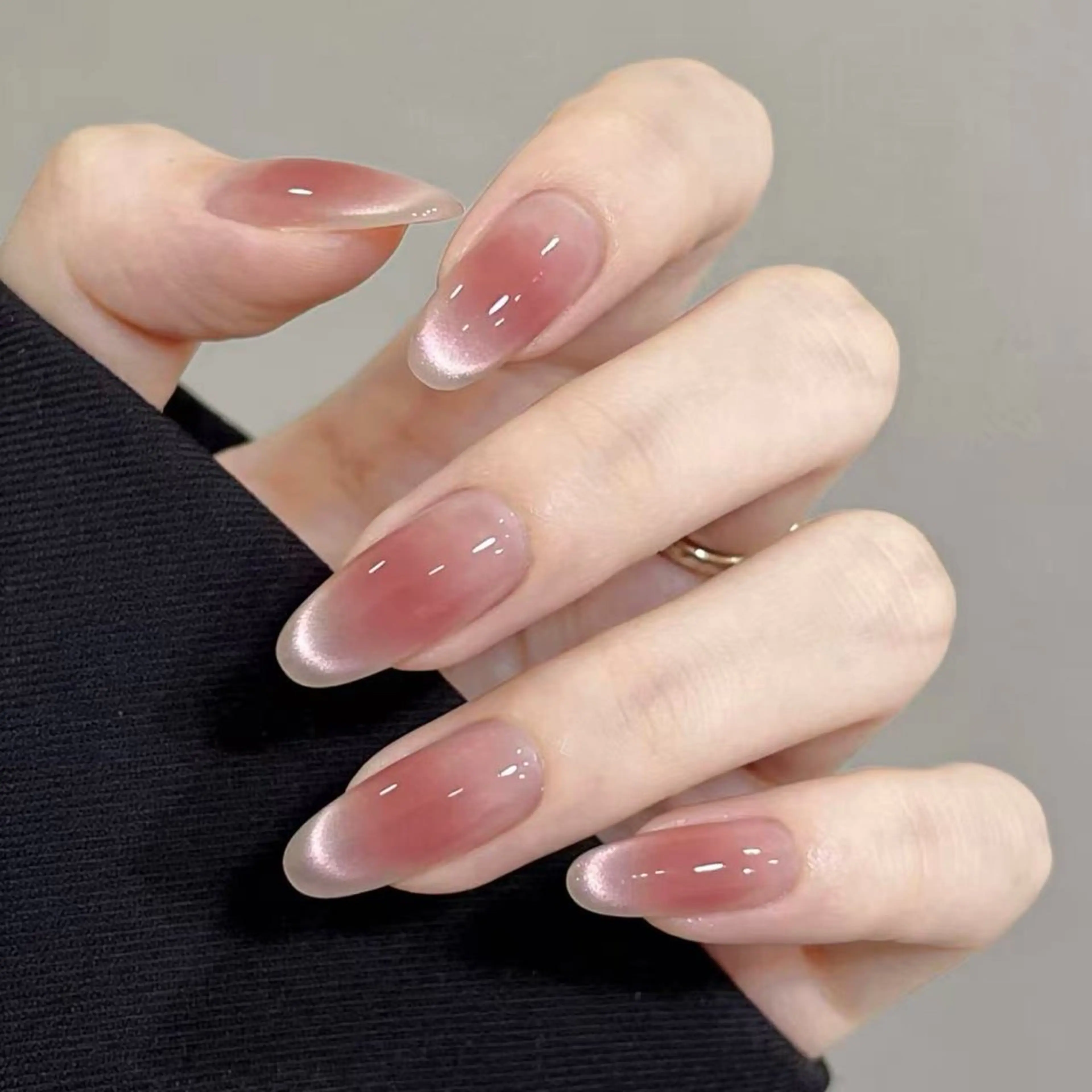 HAND【NO.2チークマグネット】＋小さいストーンの写真