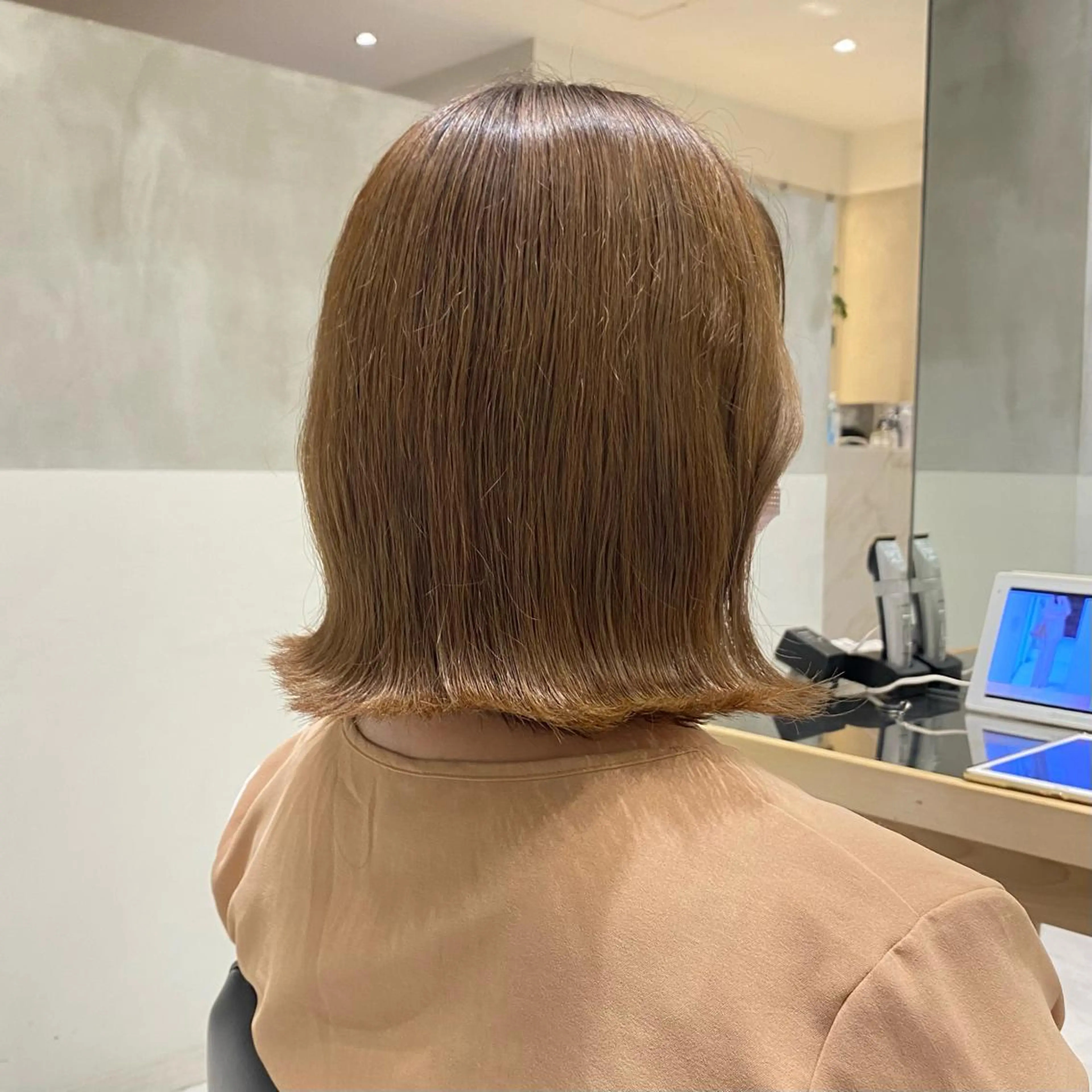 ミディアム ヘアカラー 艶感/ナチュラル 🩵amiのヘアスタイル