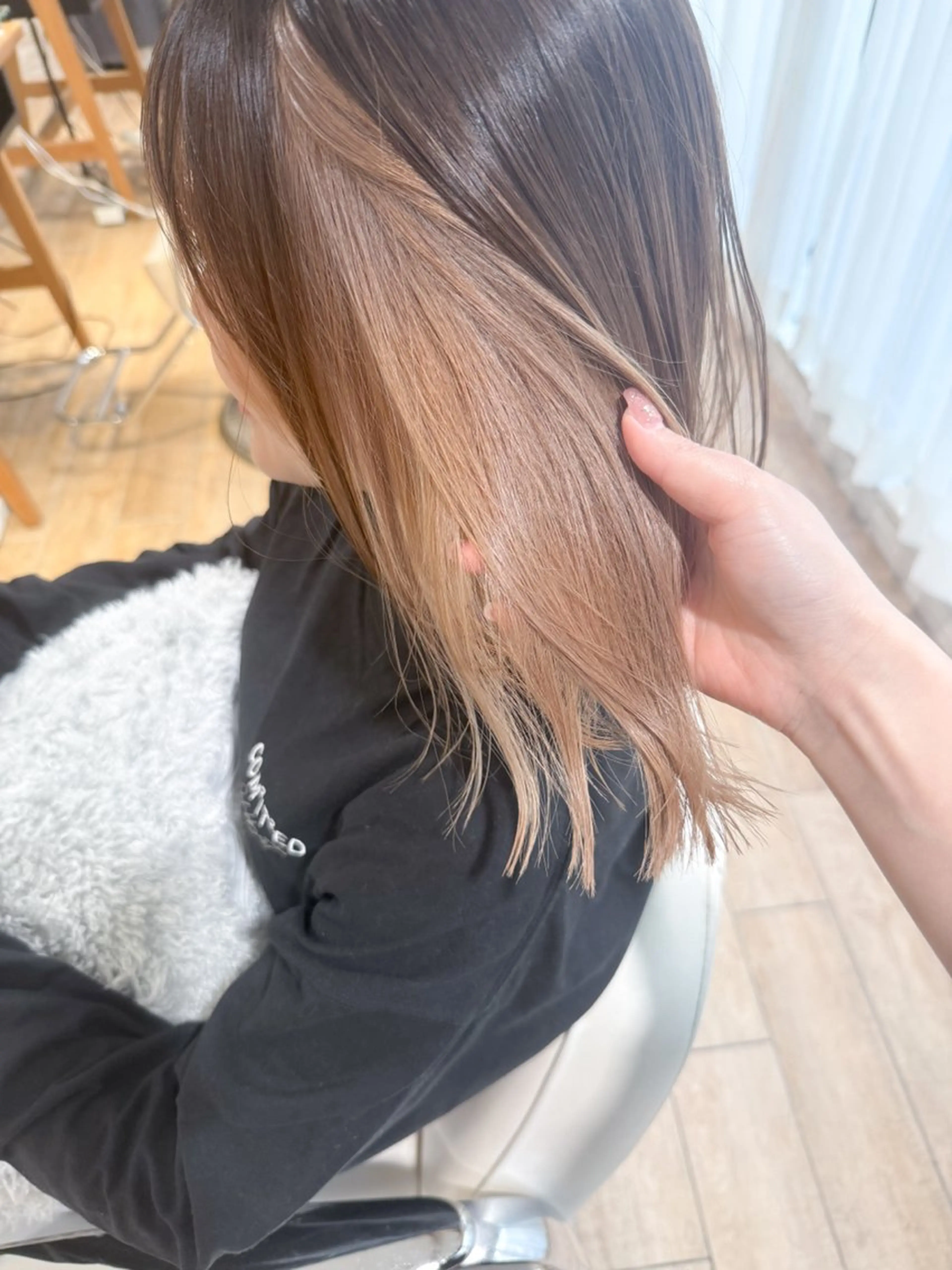 ミディアム カラー ベージュカラー ブリーチ インナーカラー ミルクティーベージュ ヘアカラー ✨カラー支持No.1 🧸ワキ カナコ🧸のヘアスタイル