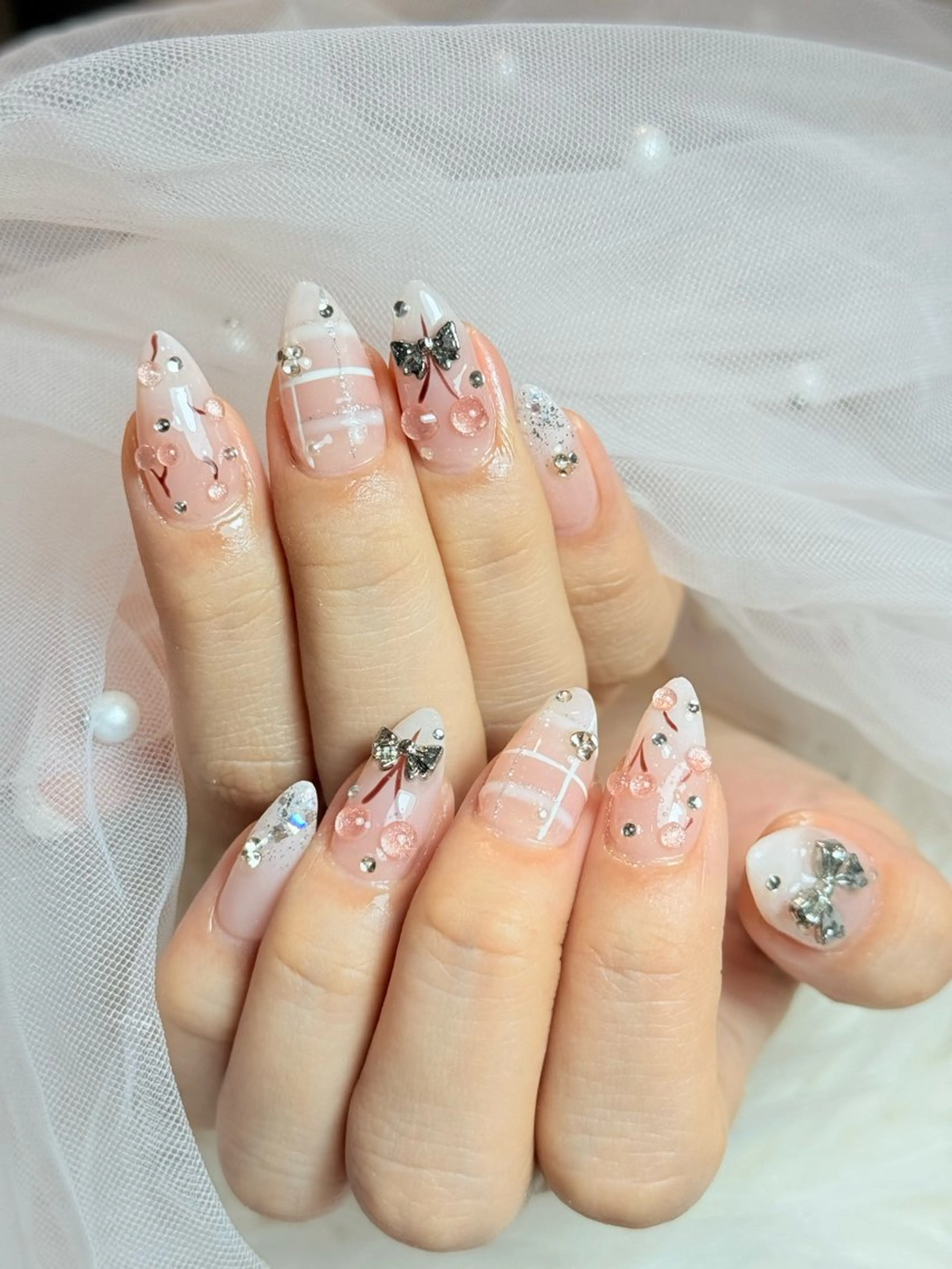 ネイル アートネイル チークネイル フレンチネイル グラデーション キラキラネイル Risa_ Nailのネイルデザイン