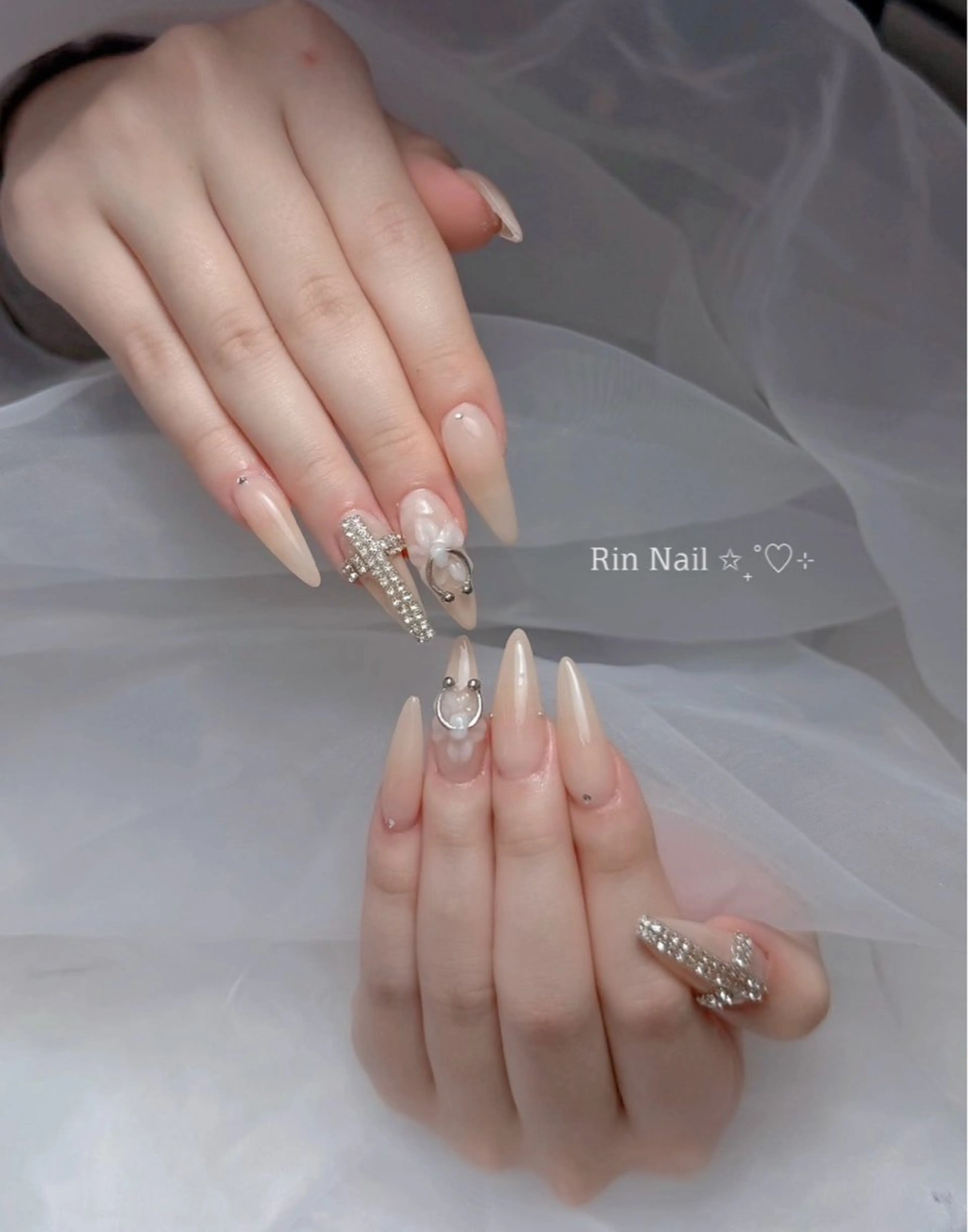 ネイル オーロラネイル ブラウン チークネイル フラッシュネイル フラワーネイル ハンドネイル Rin Nail 新大久保店のネイルデザイン