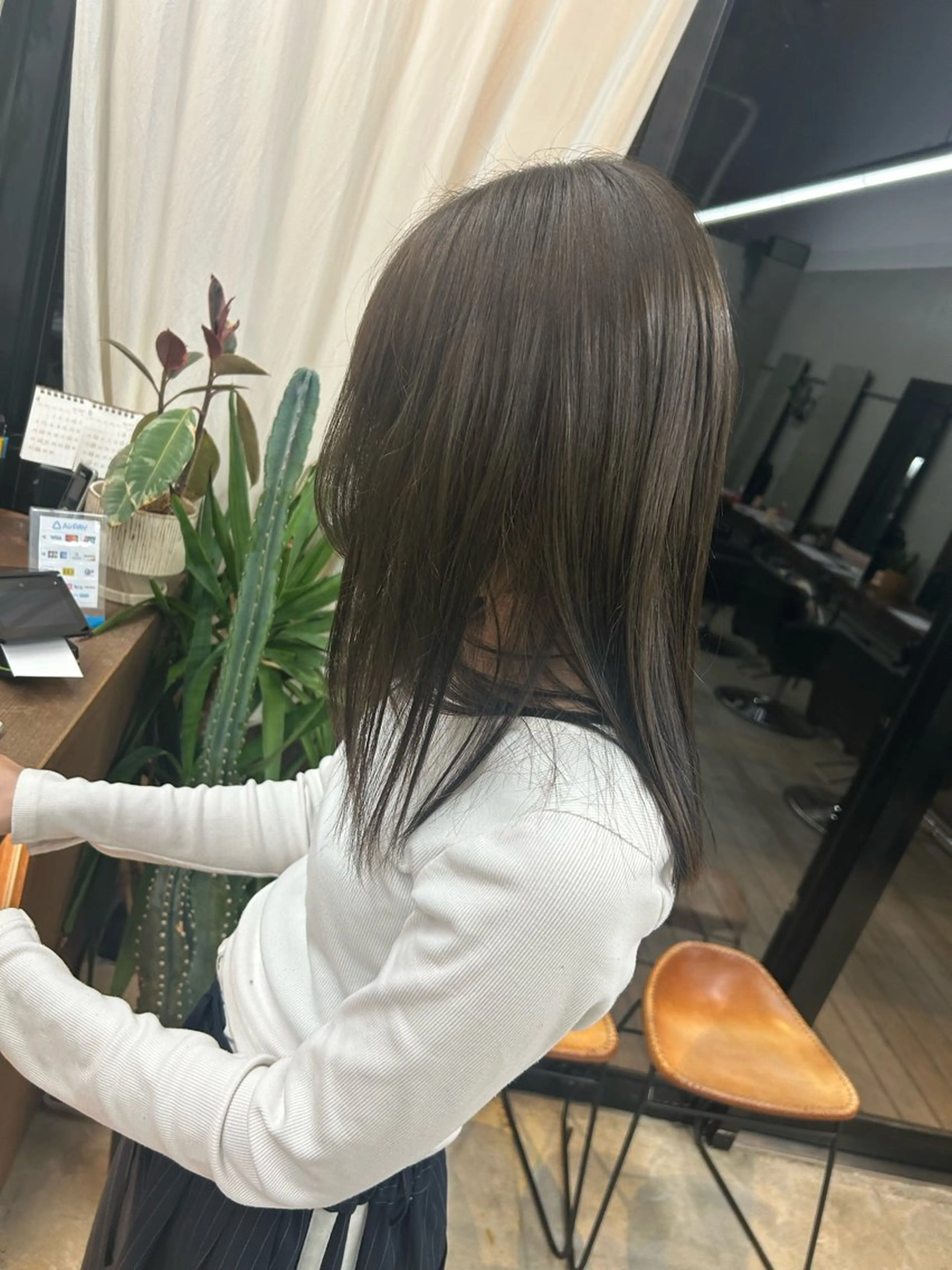 ミディアム カット ヘアカラー オリーブ/ ナカミネアキナのヘアスタイル