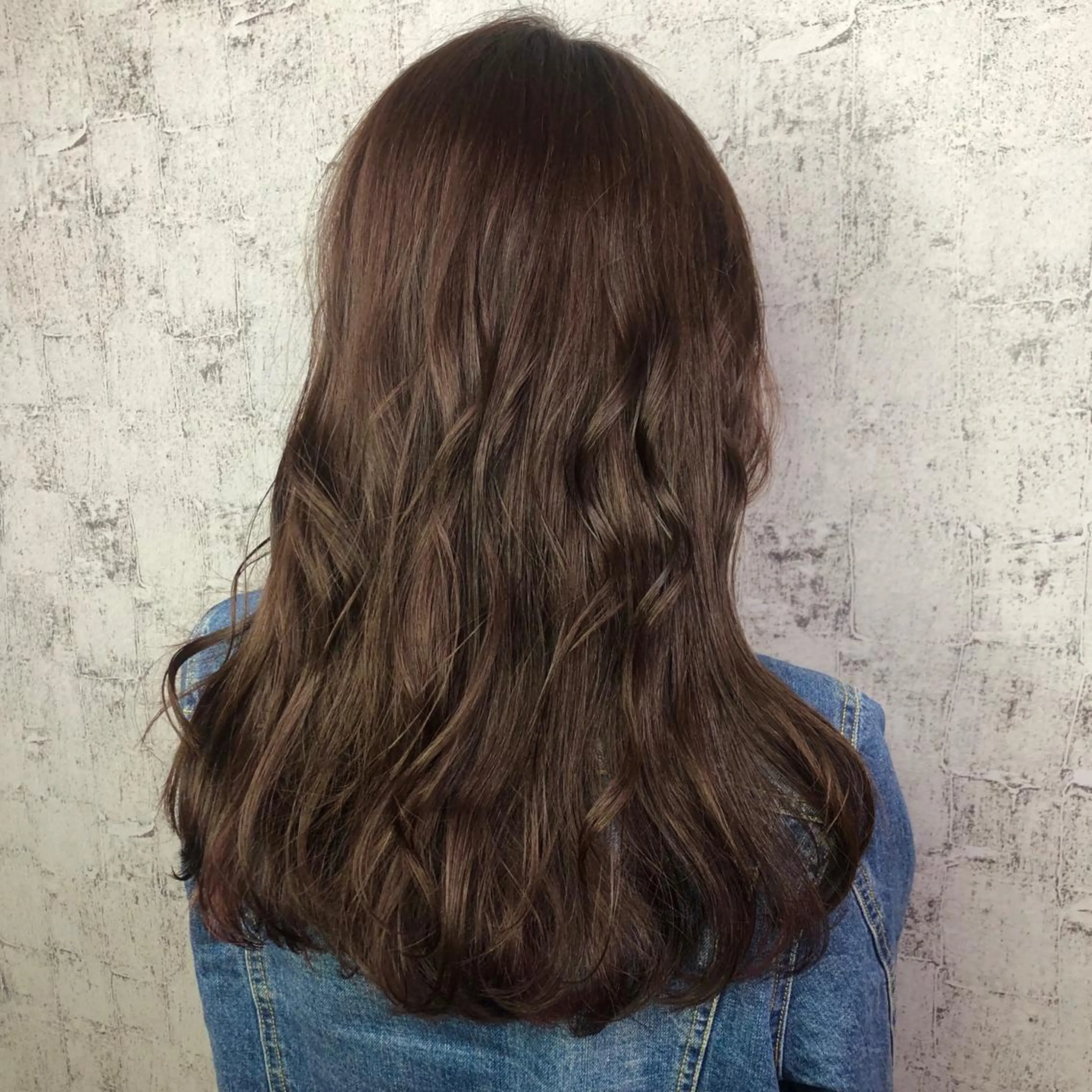 ロング カラー デザインカラー インナーカラー ピンクカラー 小顔レイヤー/ ベージュ🤍Rieのヘアスタイル