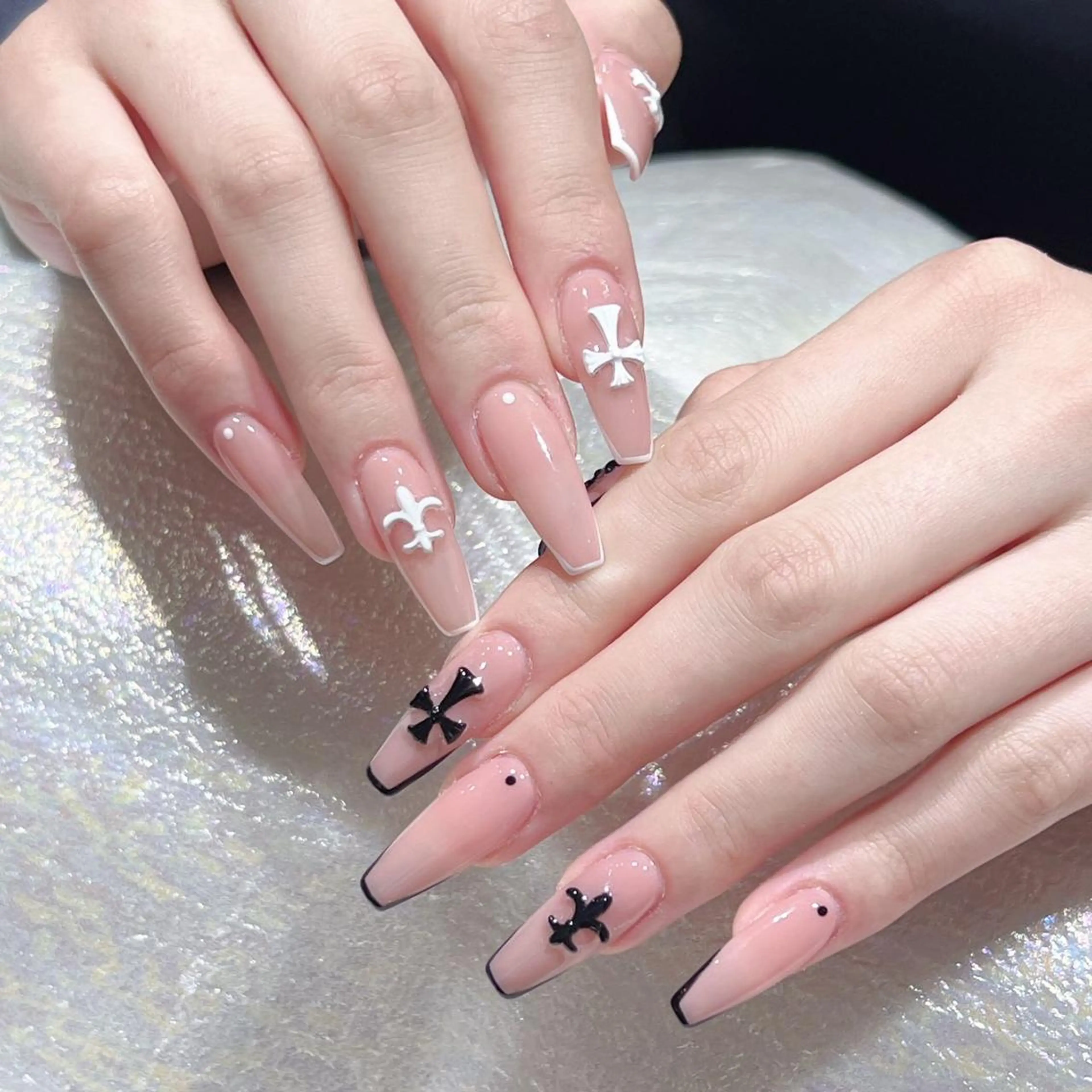 ネイル ハンドネイル Queens ciciのネイルデザイン