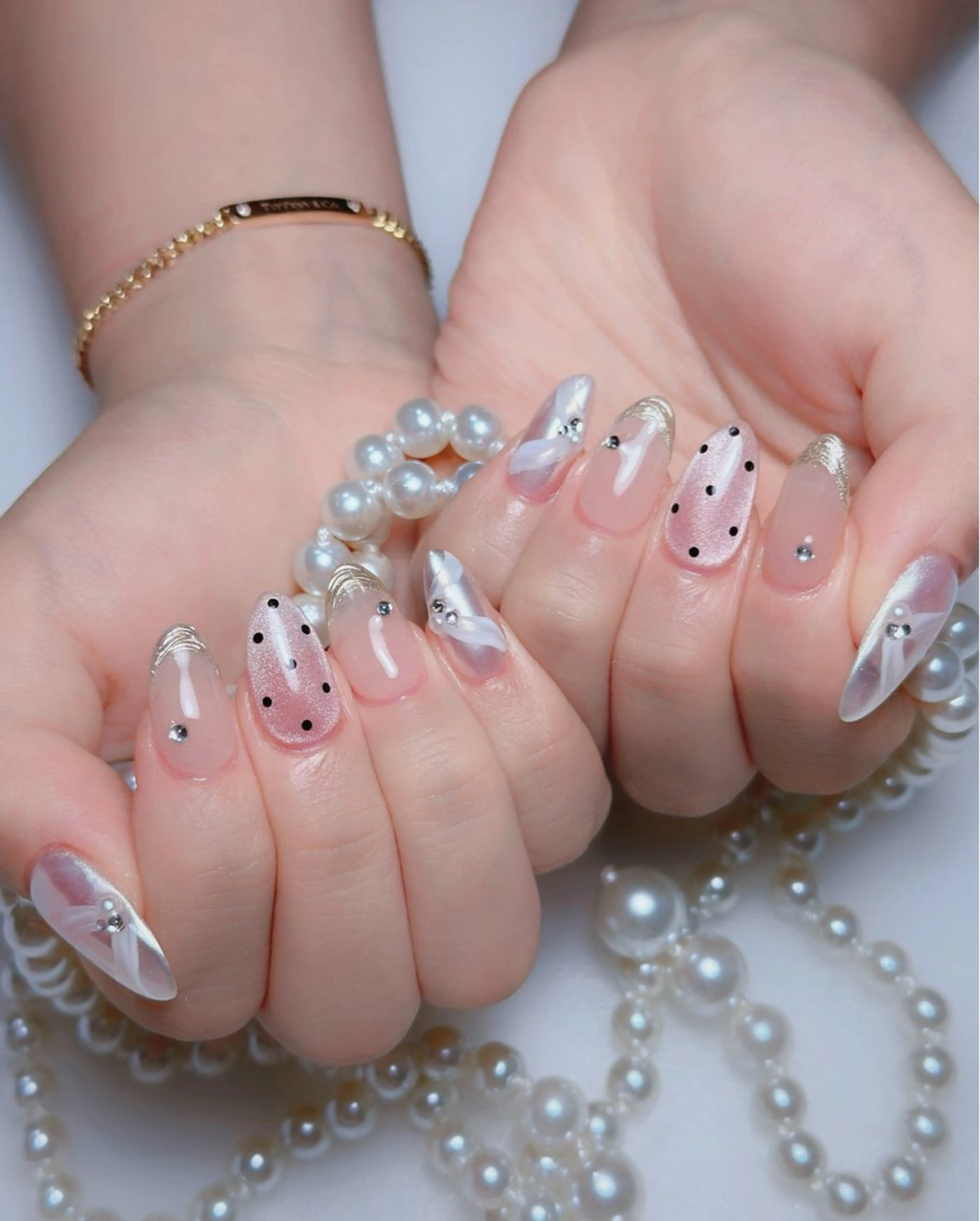 ネイル オーロラネイル 長さ出し フットネイル 韓国ネイル ラメ(グリッター) ハンドネイル 👍thumbs up nail👍のネイルデザイン