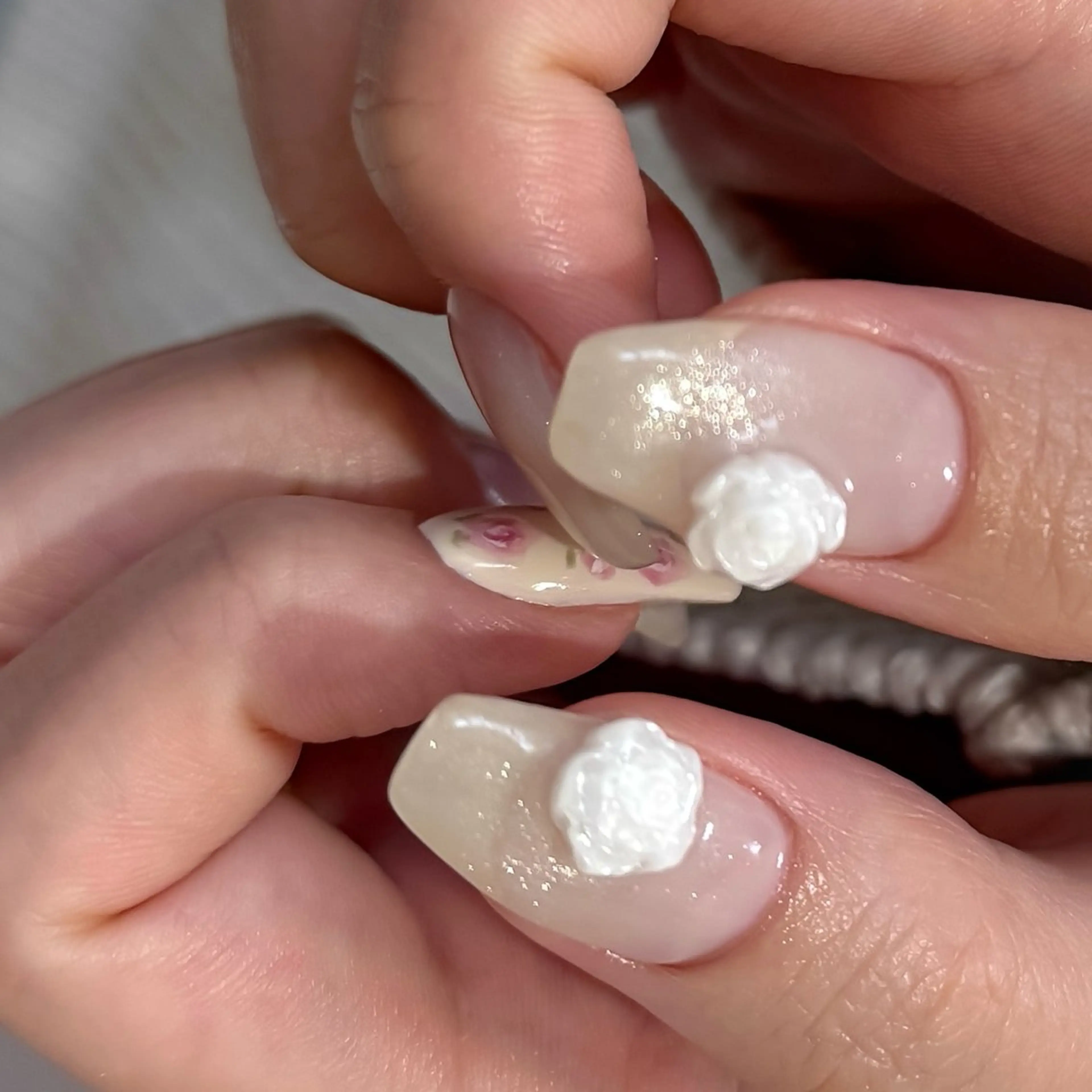 ネイル フレンチネイル 持ち込み リボン 春ネイル ホワイト ハンドネイル pointillé .ayaのネイルデザイン