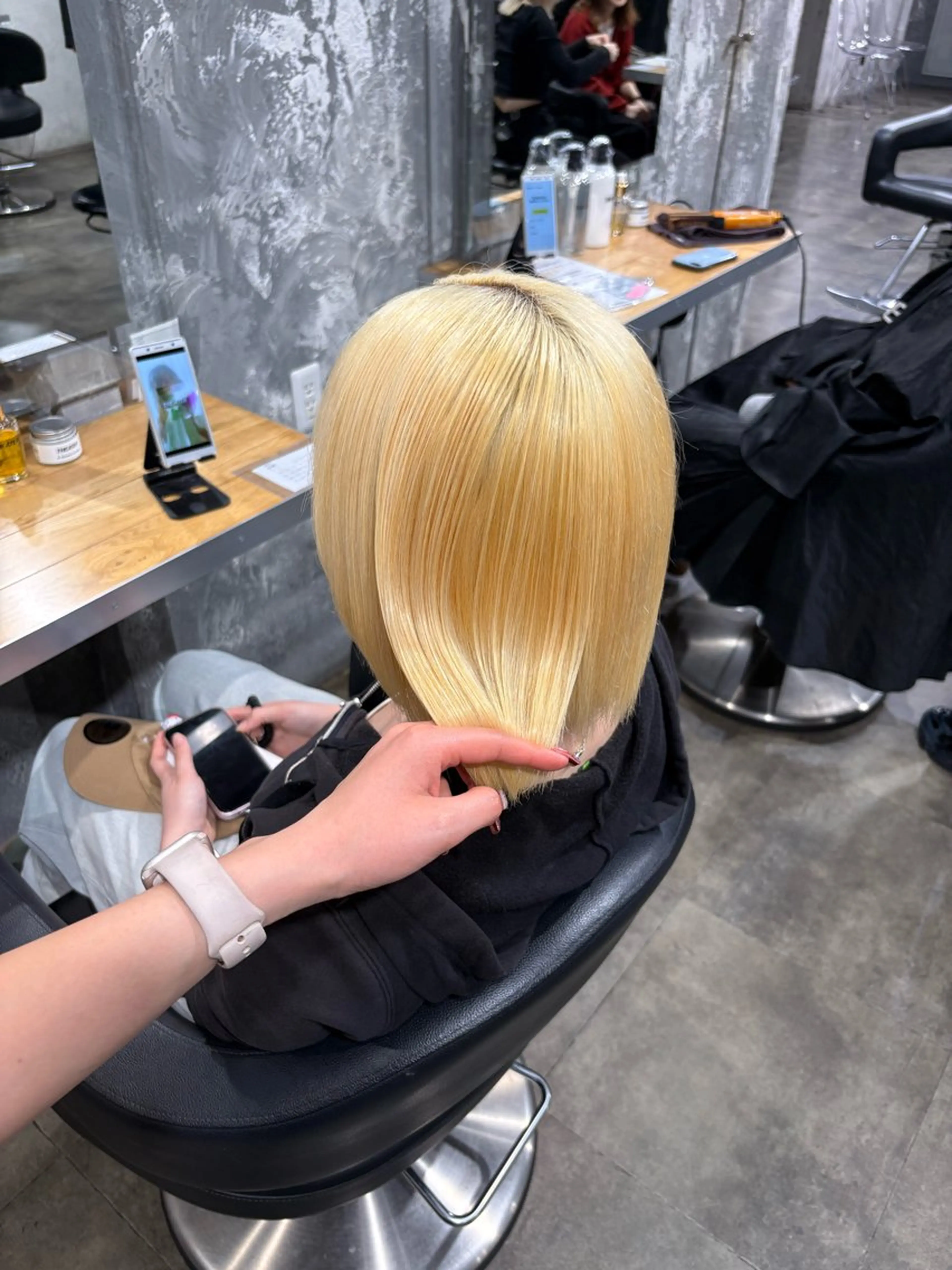 ショート カラー ヘアカラー トリートメント ハイトーン 横浜💞ミオのヘアスタイル