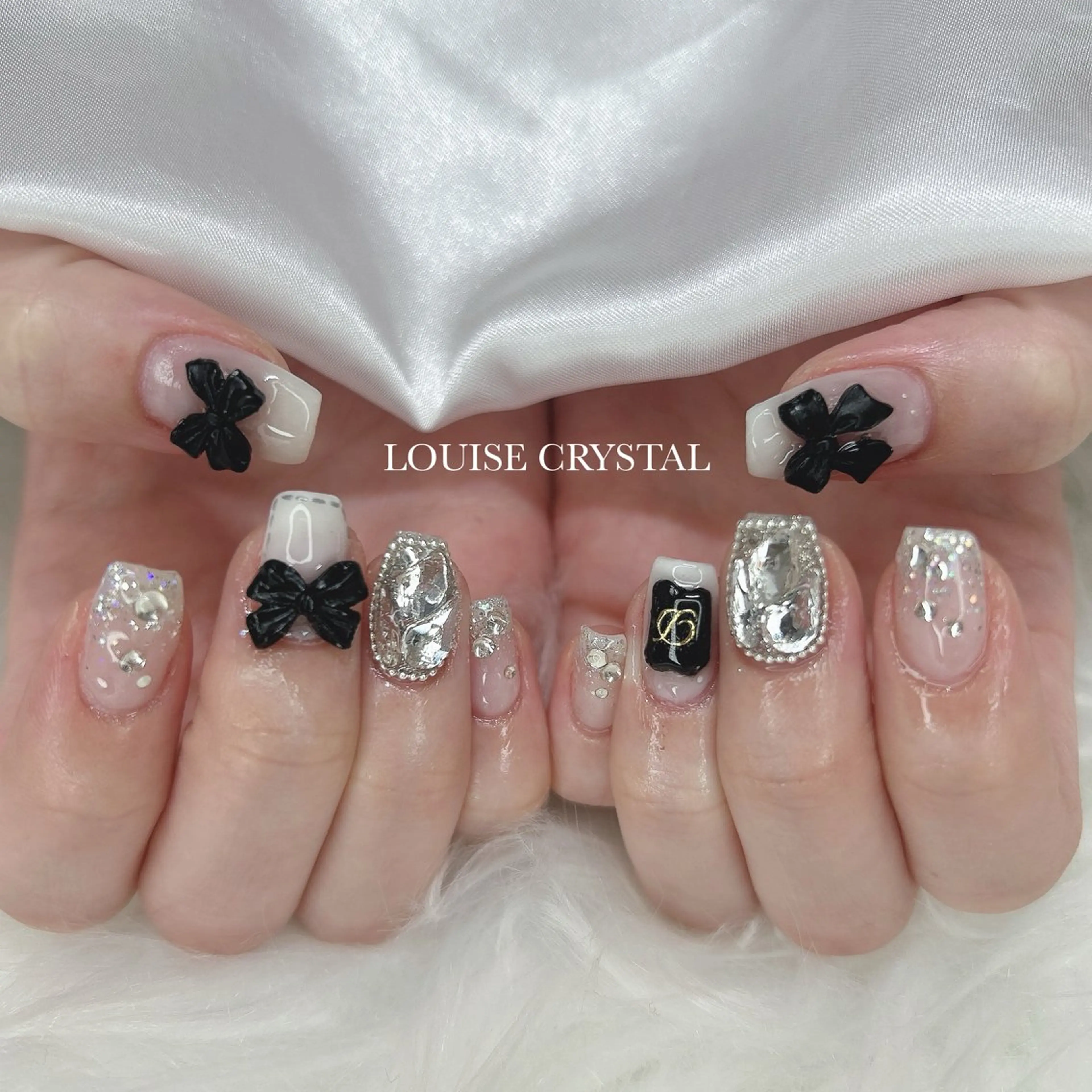 ネイル ハンドネイル LOUISE CRYSTALのネイルデザイン