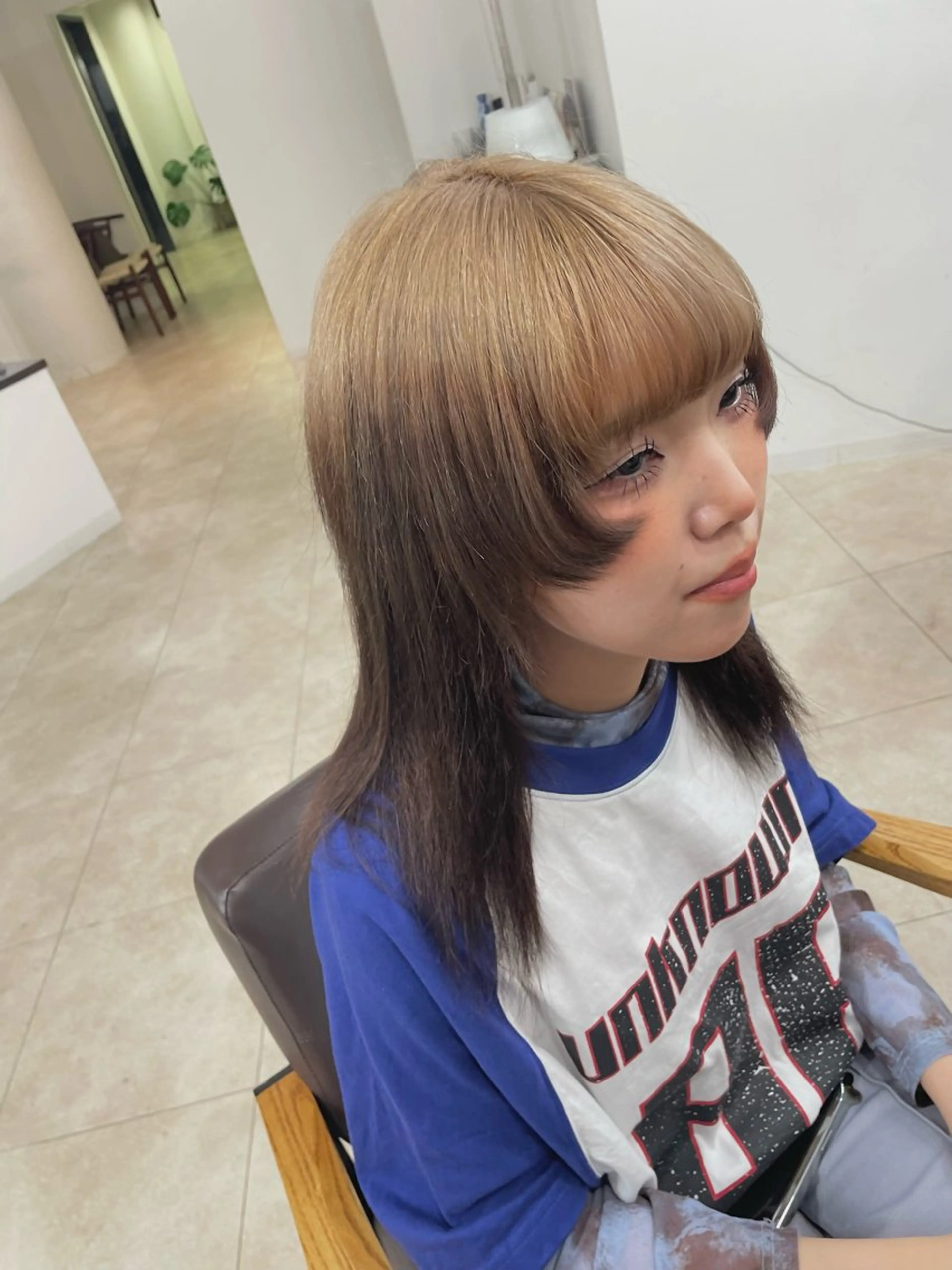 ミディアム _WHITE 佐伯 碧のヘアスタイル