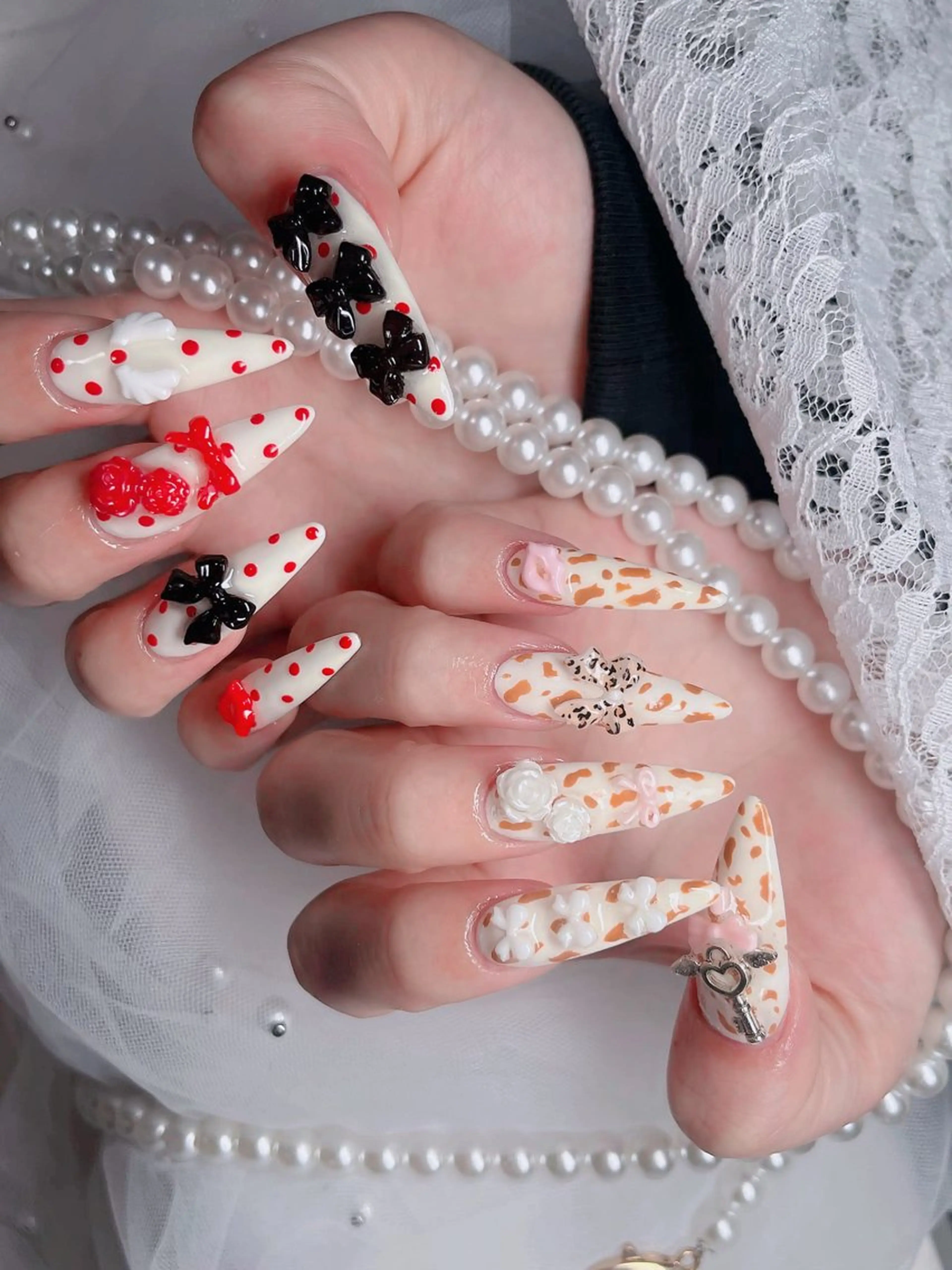 ネイル オーロラネイル フレンチネイル ジェルネイル ハロウィン キラキラネイル H.baby Nail Salonのネイルデザイン