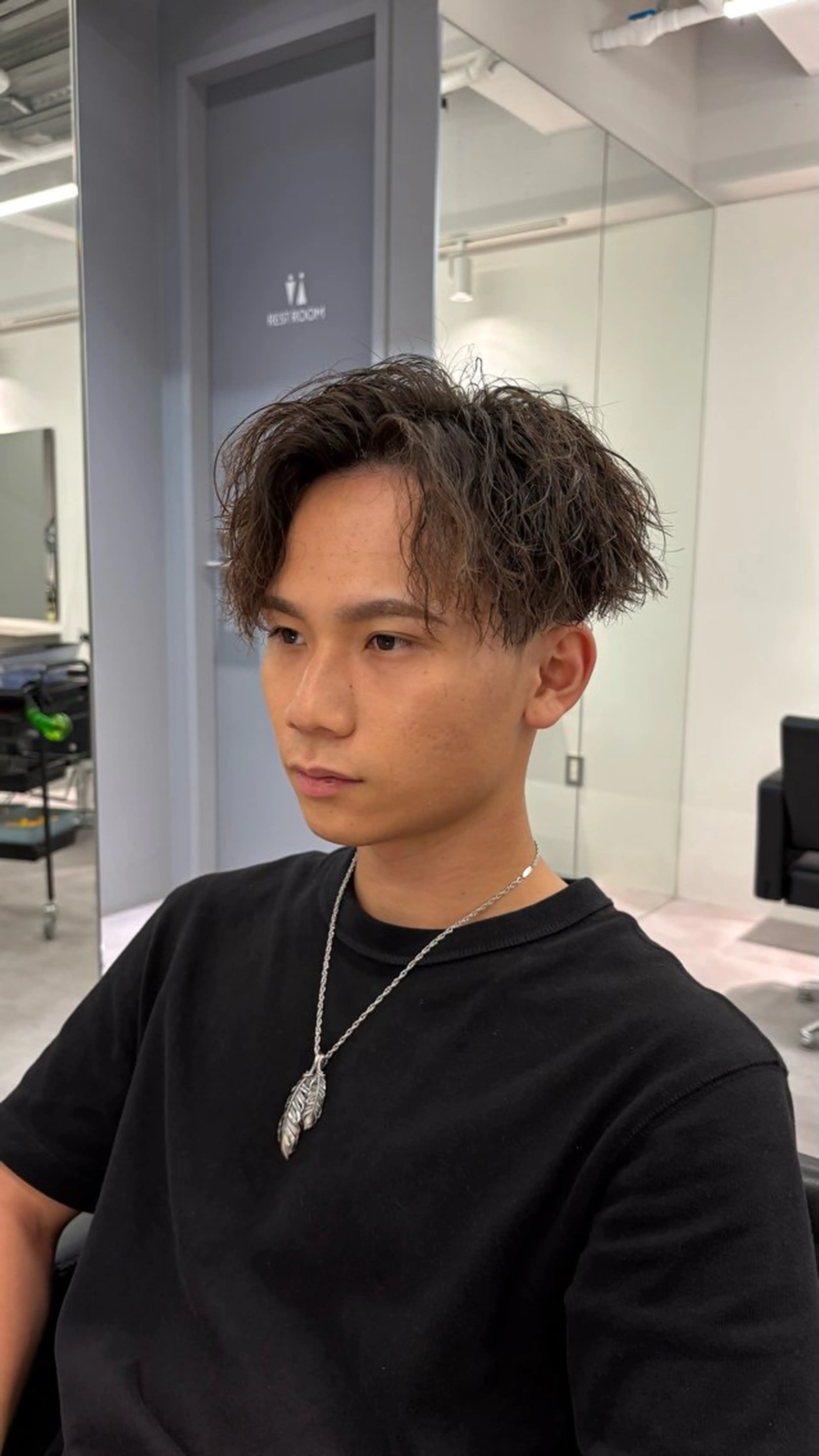 ミディアム パーマ メンズ ミディアムパーマ メンズパーマ ツイストスパイラルパーマ スパイラルパーマ 高橋 周のヘアスタイル