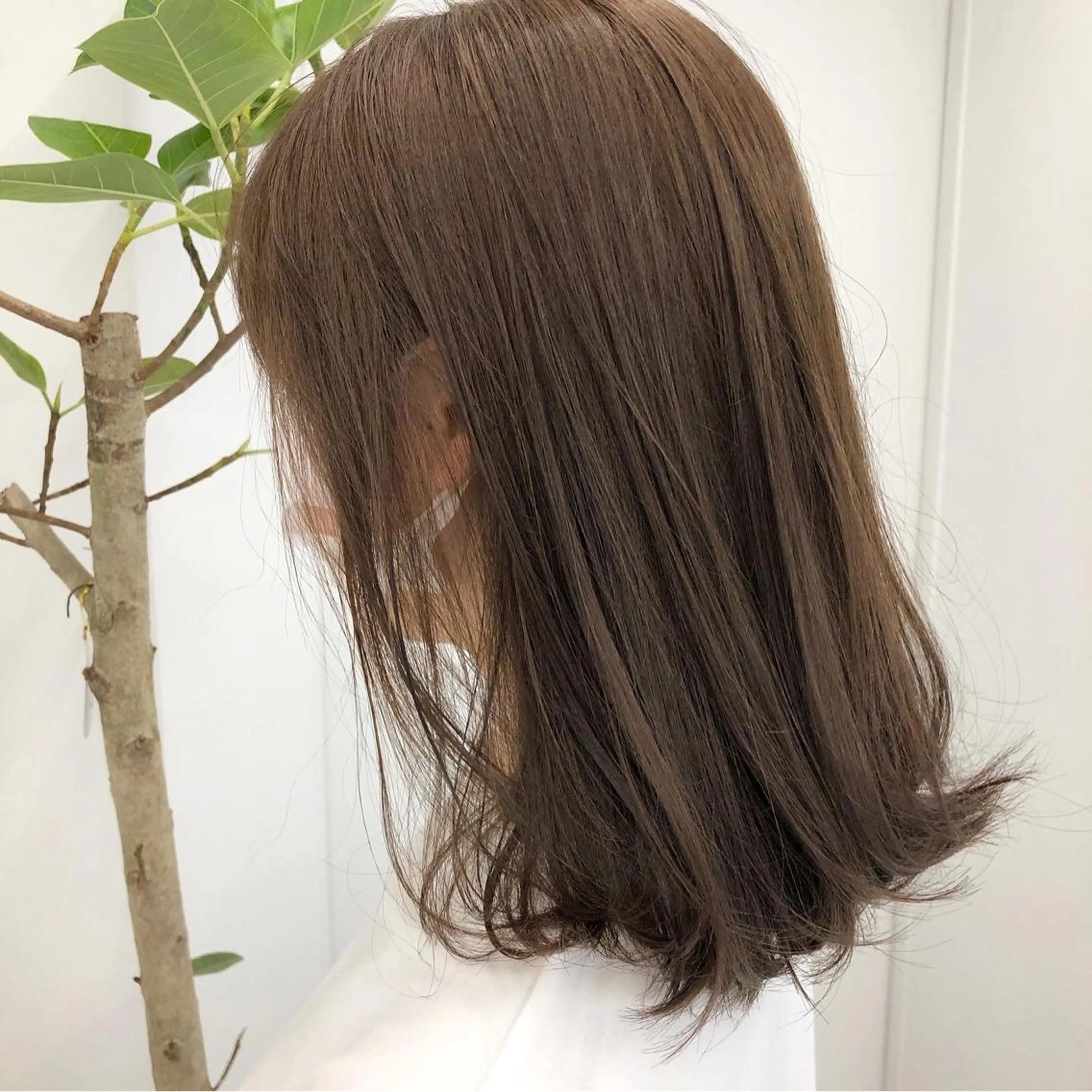 ミディアム カラー レイヤーカット 透明感カラーのヘアスタイル