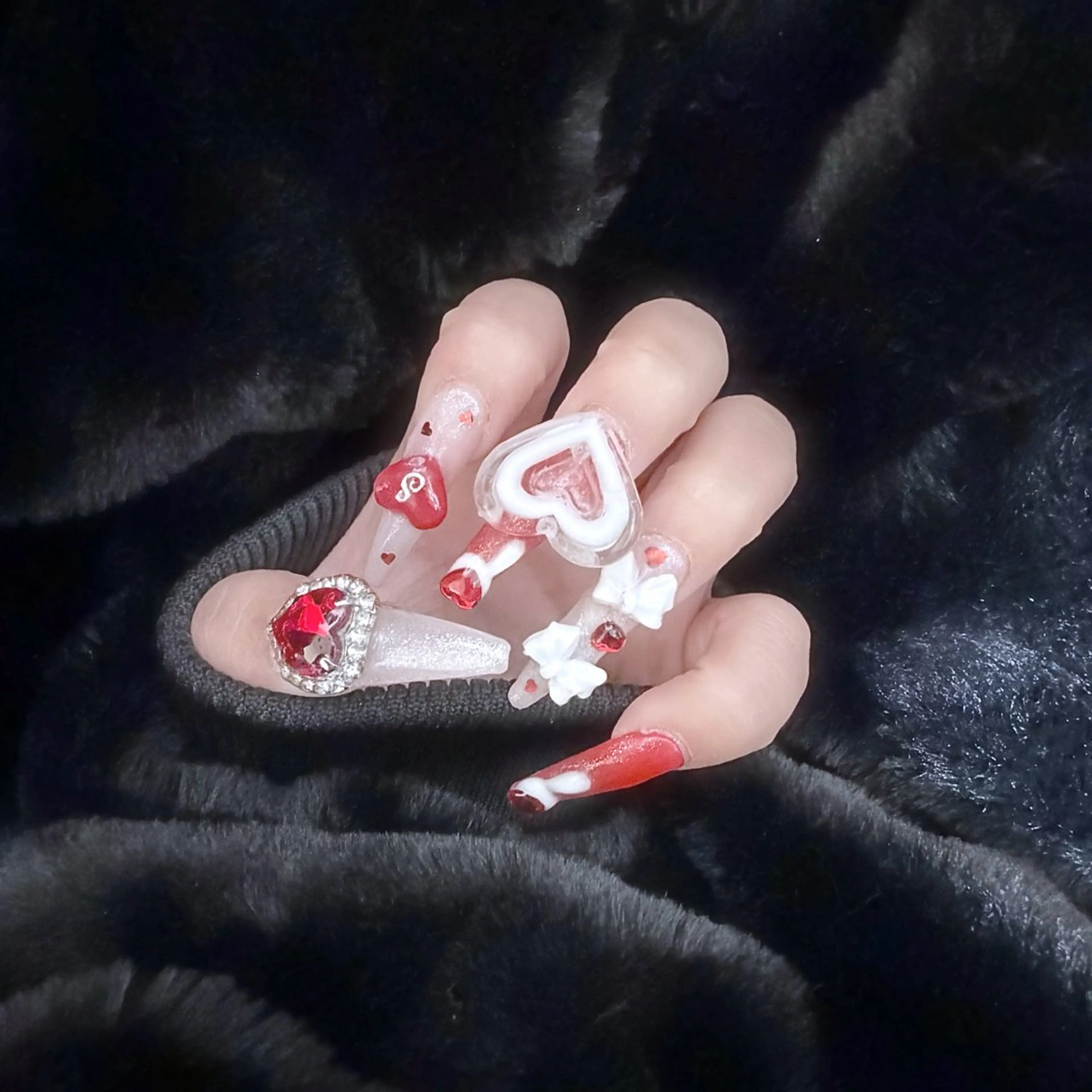 ネイル 赤色 バレンタイン ayumi‪‪❤︎‬ Betty Nailのネイルデザイン