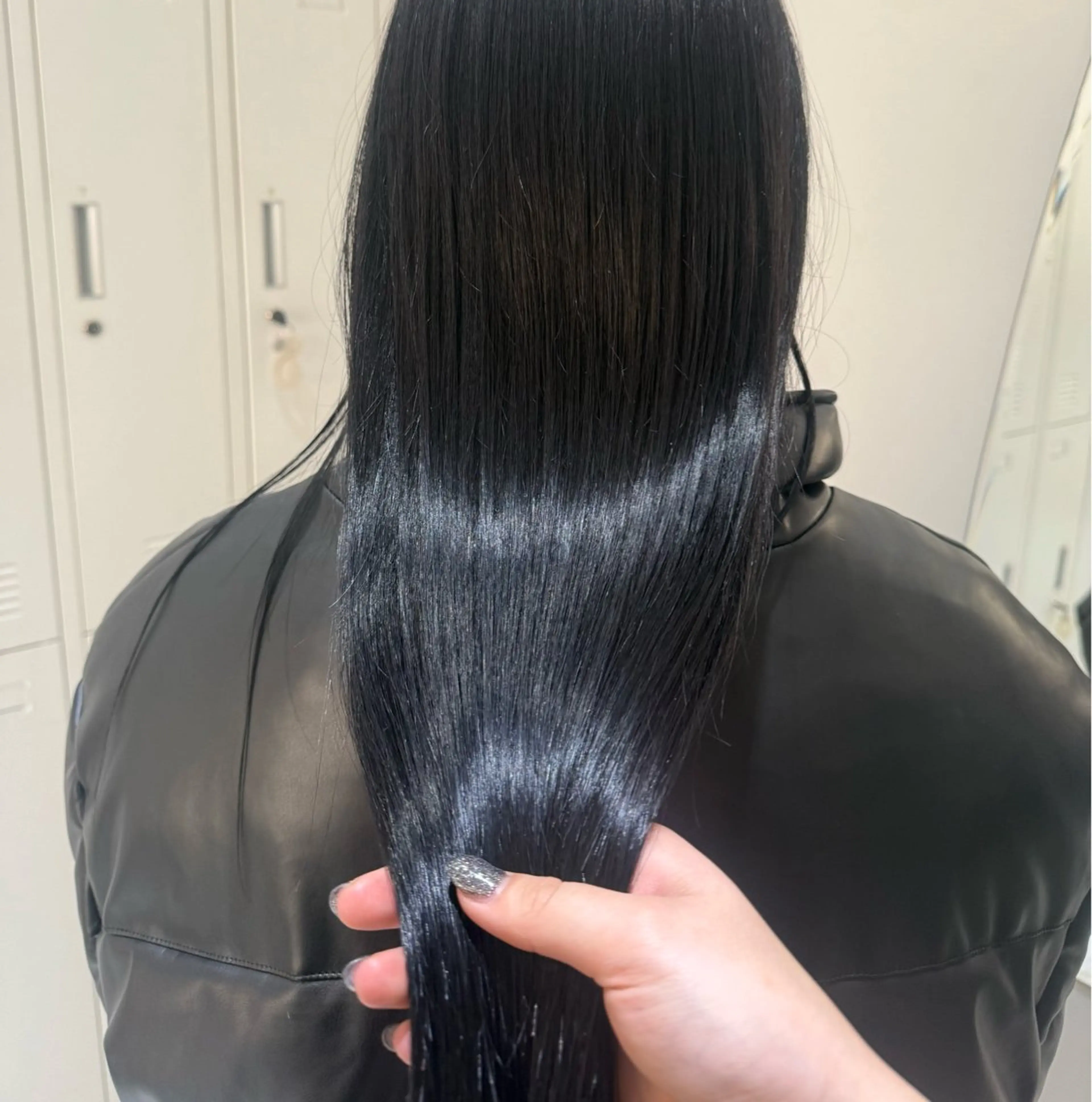 ロング カラー 黒髪 ブルーカラー ブルーブラック Zina天神🌻田中 愛香のヘアスタイル