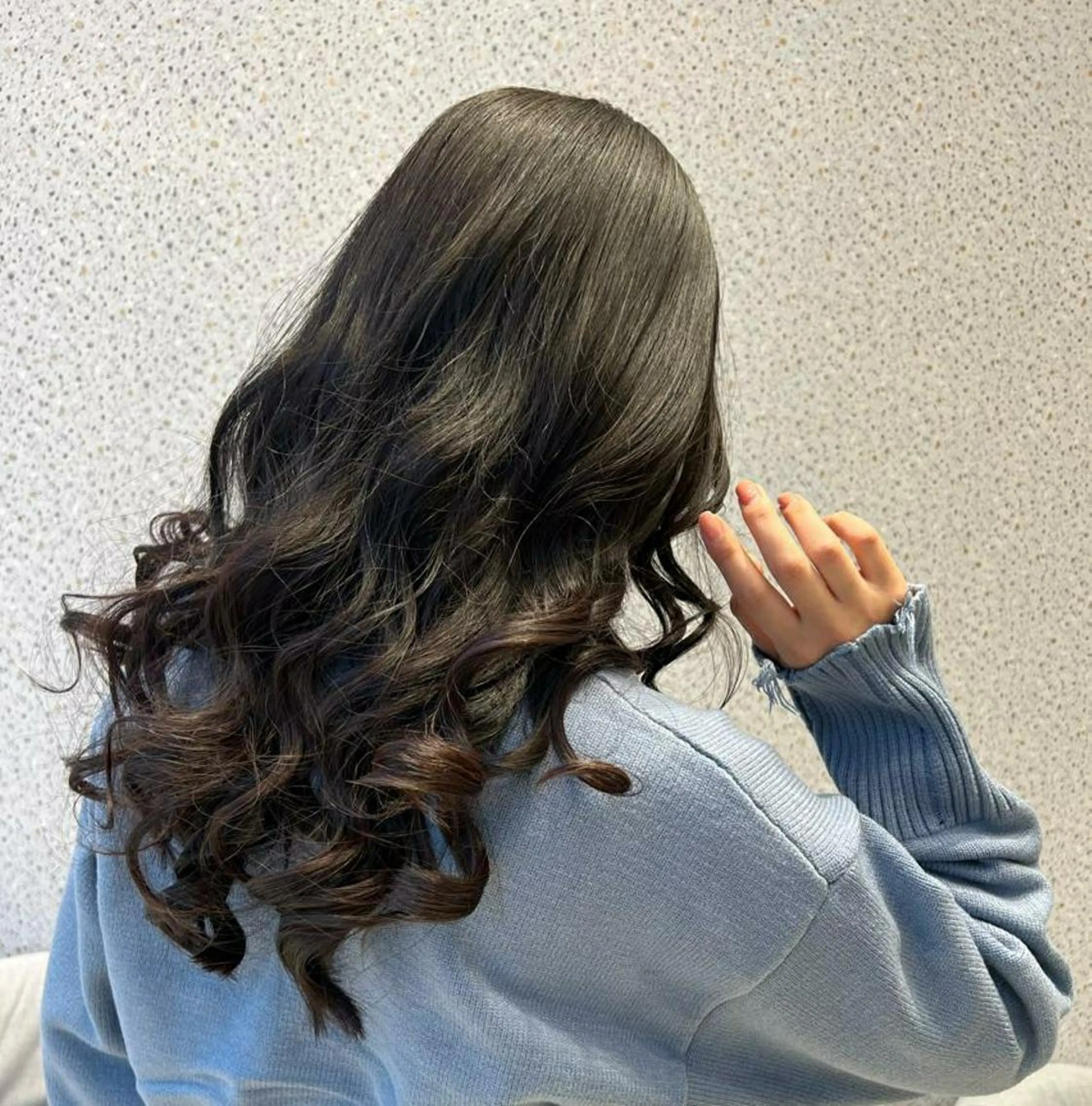 ロング カラー ヘアアレンジ 知念 香トータル ビューティー🌷のヘアスタイル