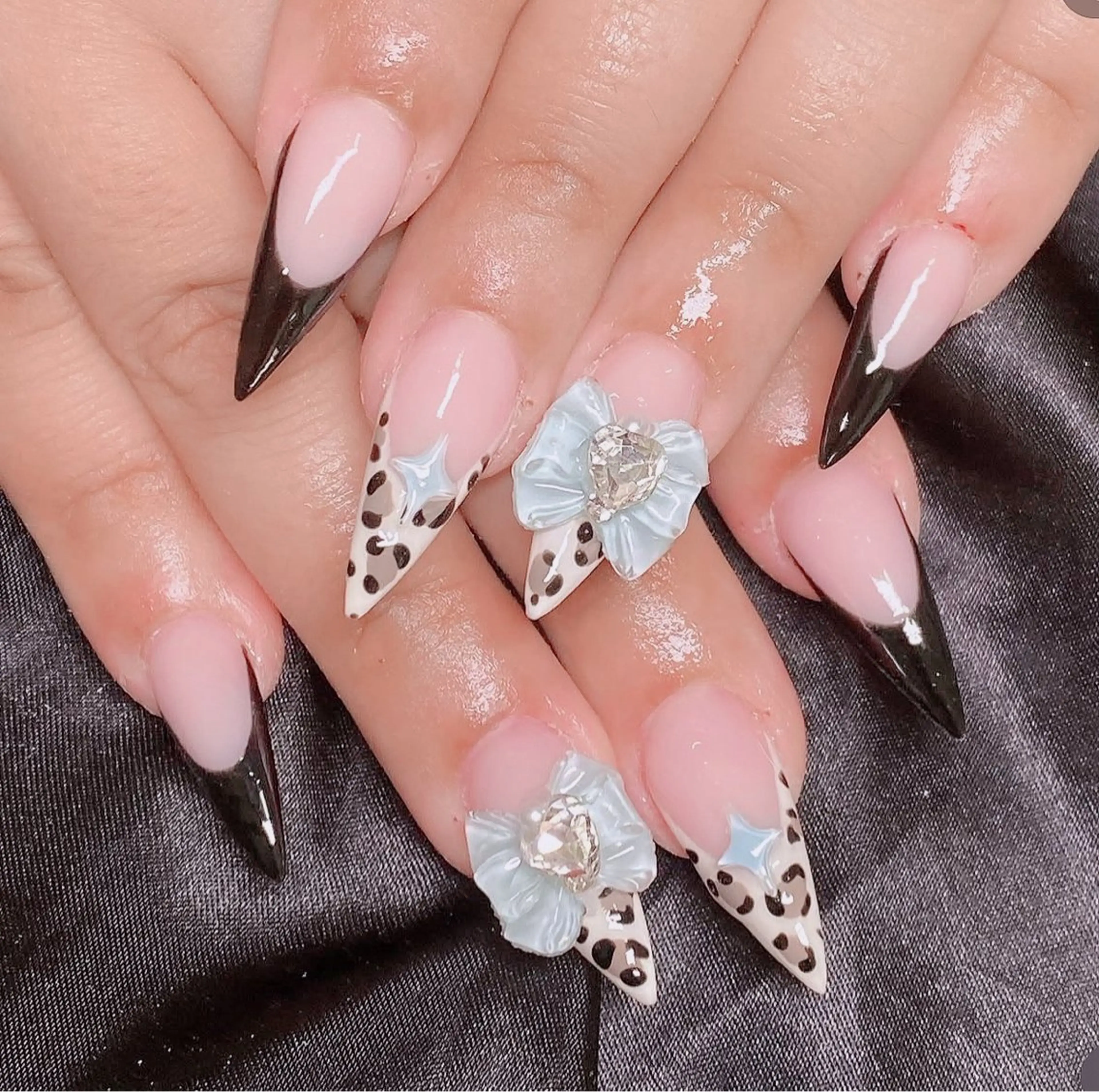 ネイル オーロラネイル フレンチネイル ジェルネイル ハロウィン キラキラネイル ハンドネイル H.baby Nail Salonのネイルデザイン