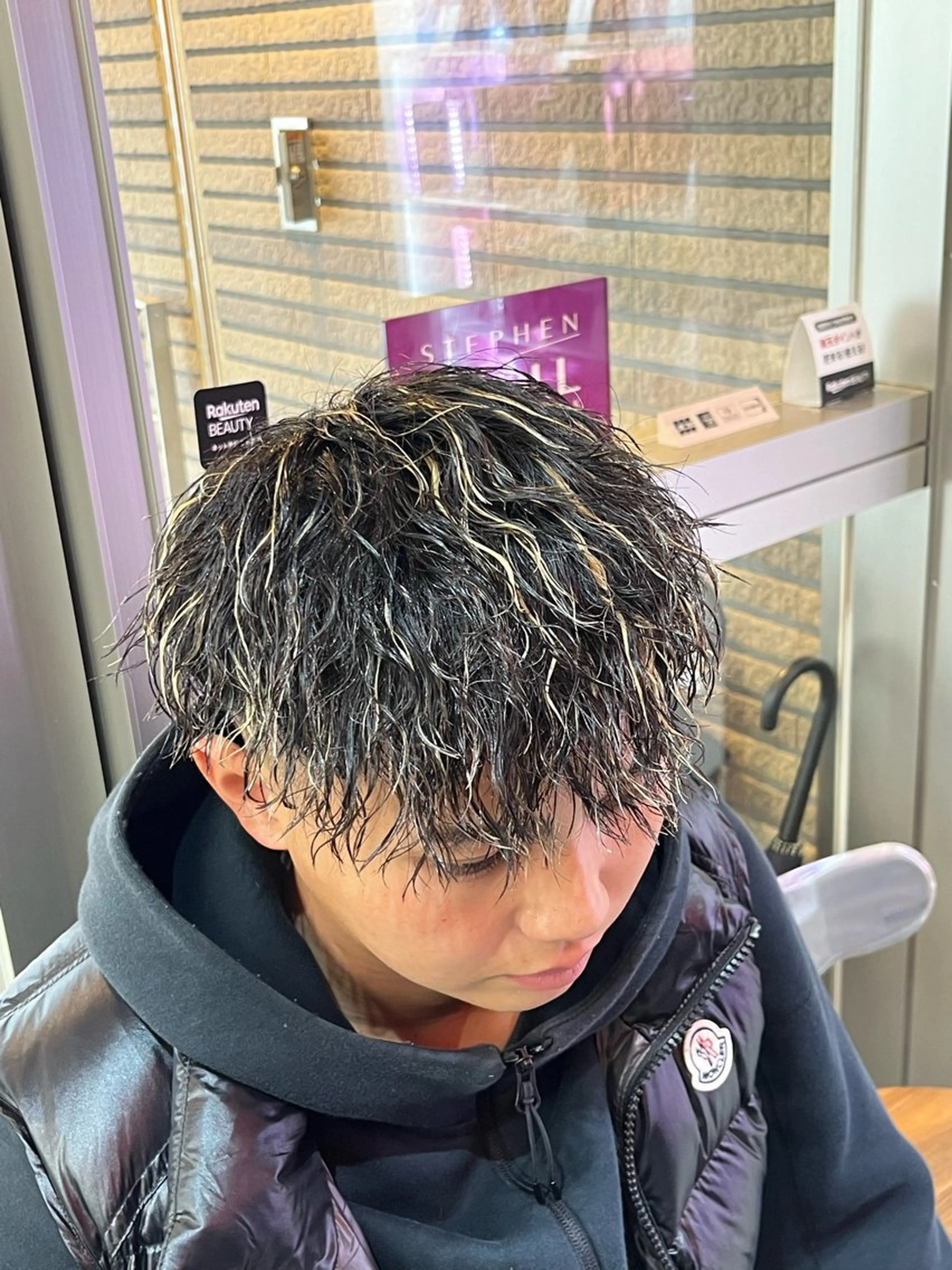 パーマ メンズハイトーン 北斗💍レイヤーのヘアスタイル