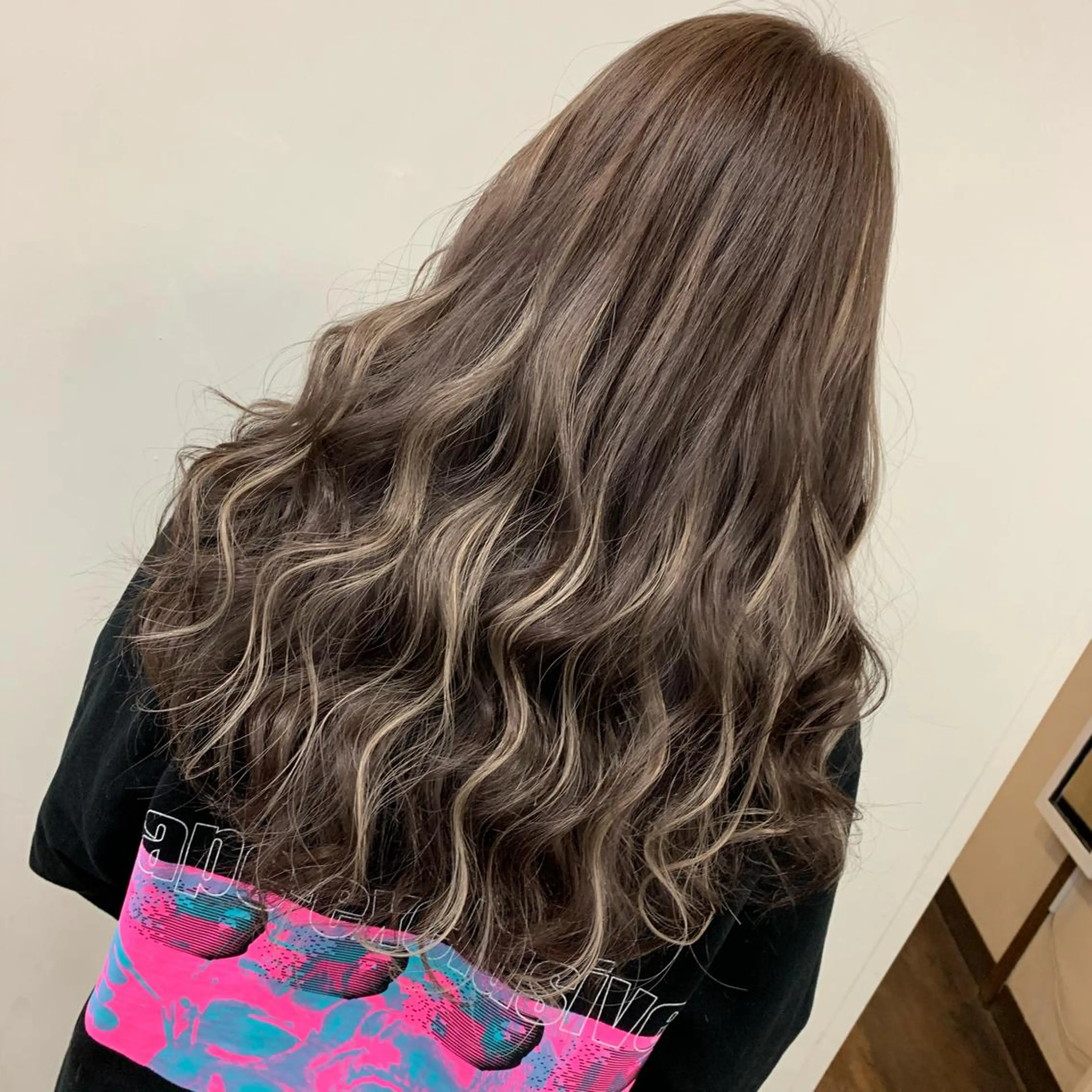 ロング カラー 渋谷🤍ハイトーン、 エクステ🤍アミルのヘアスタイル