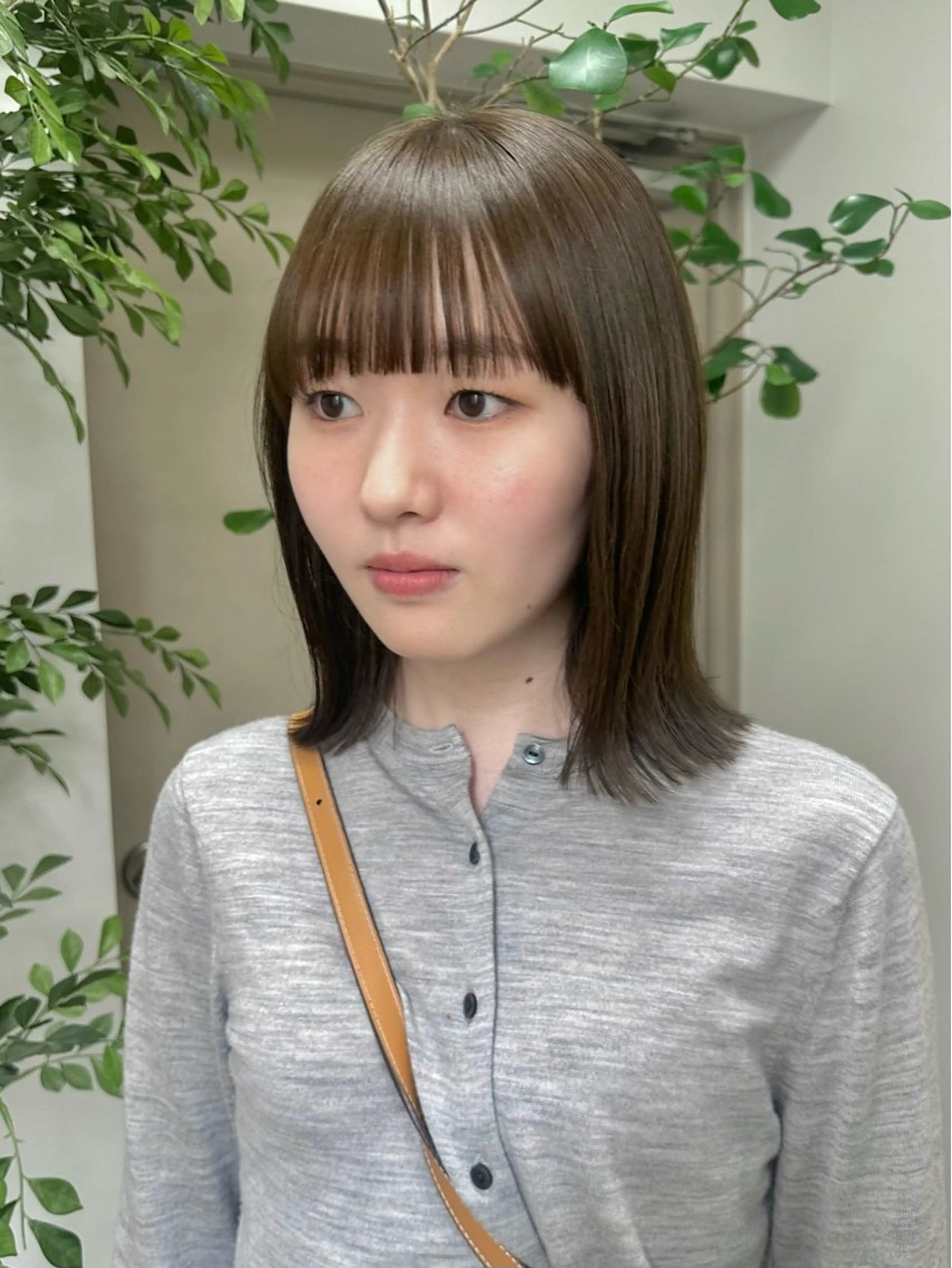 ミディアム カラー グレージュ オリーブグレージュ オリーブグレー カット ヘアカラー 四日市/レイヤー /似合わせカットのヘアスタイル