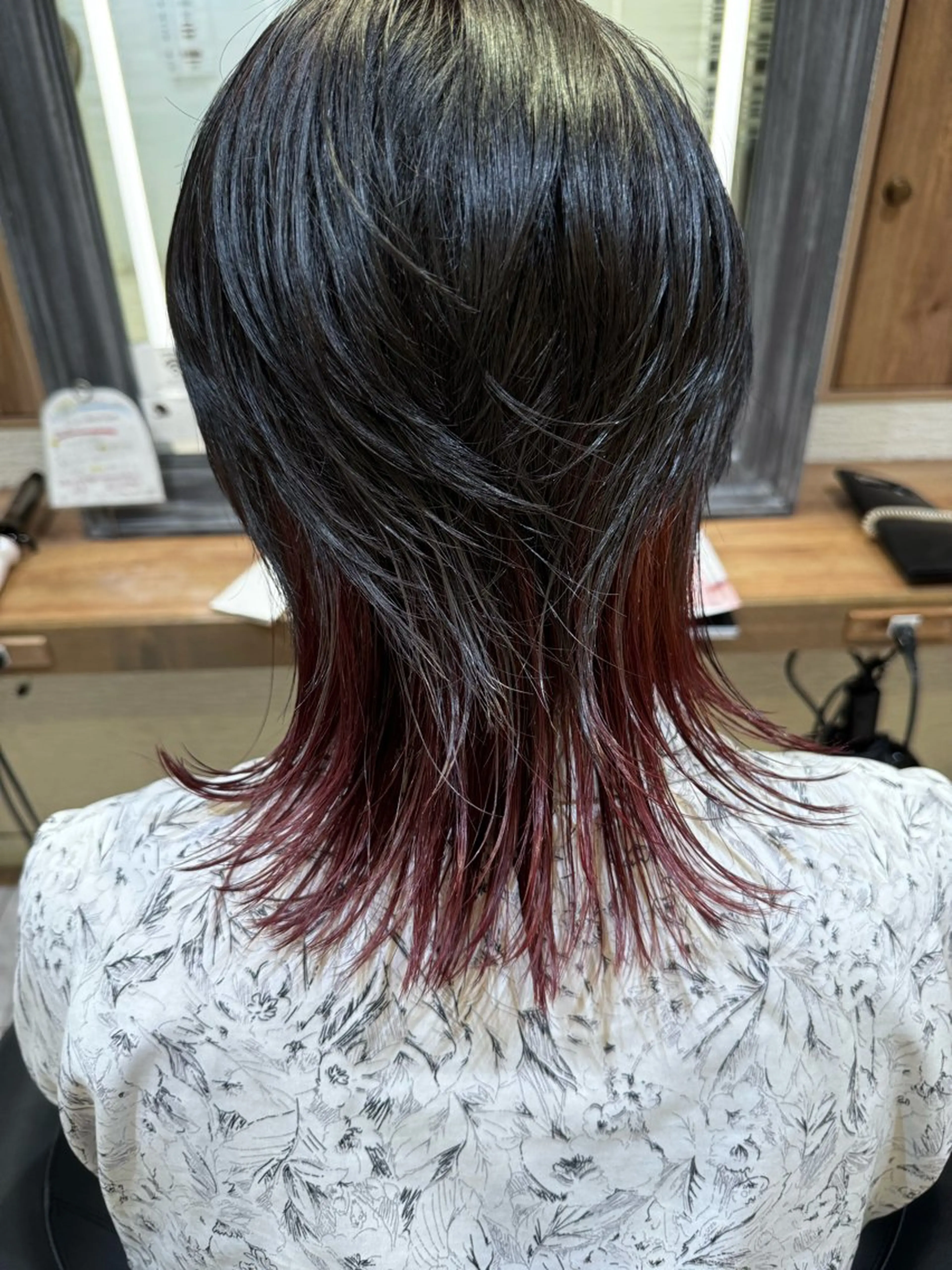 ミディアム カラー レッドカラー ウルフカット 🐺ウルフ× ハイトーン🐺MOEのヘアスタイル