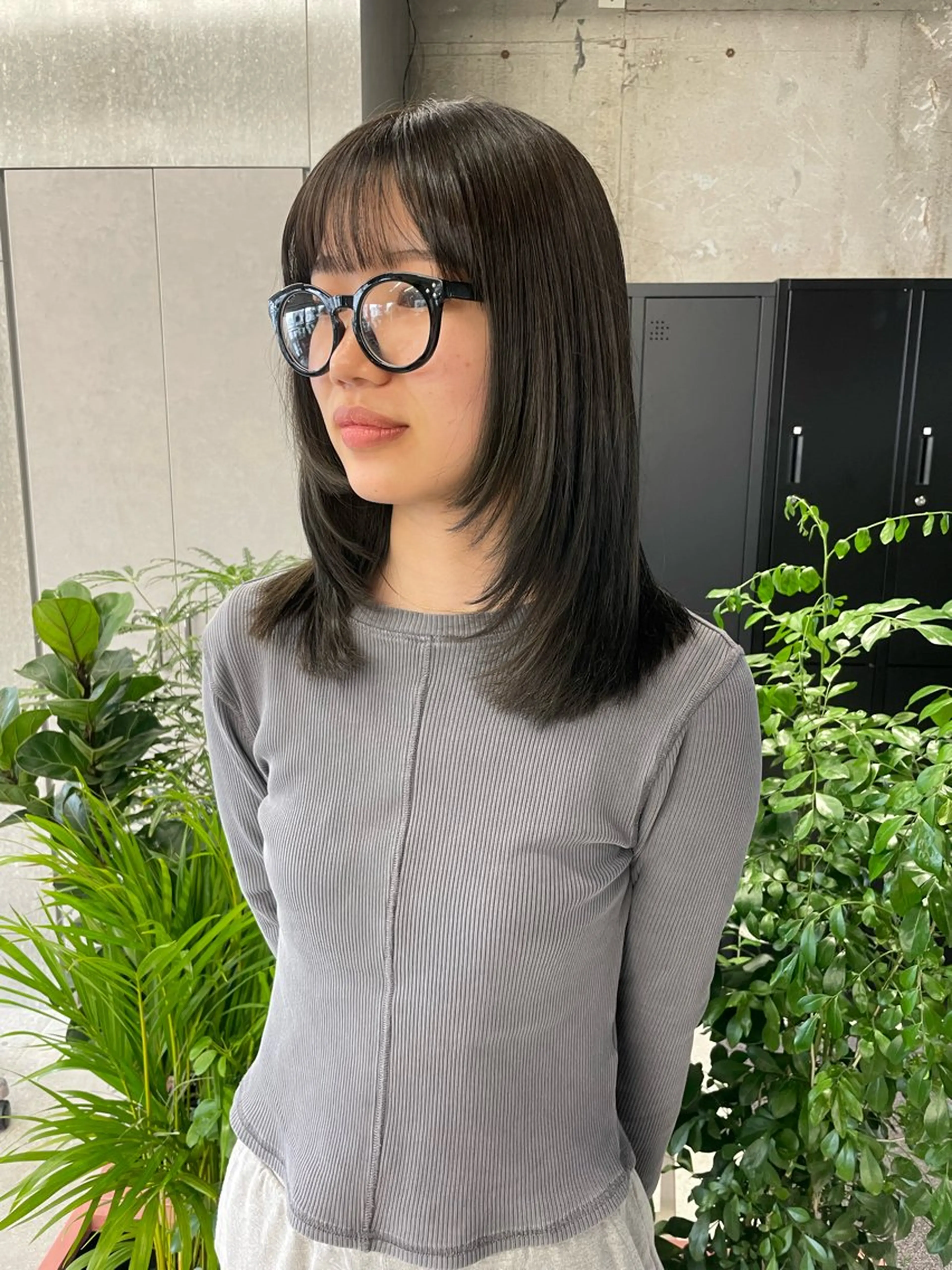 セミロング MIFA レイヤー／パーマのヘアスタイル