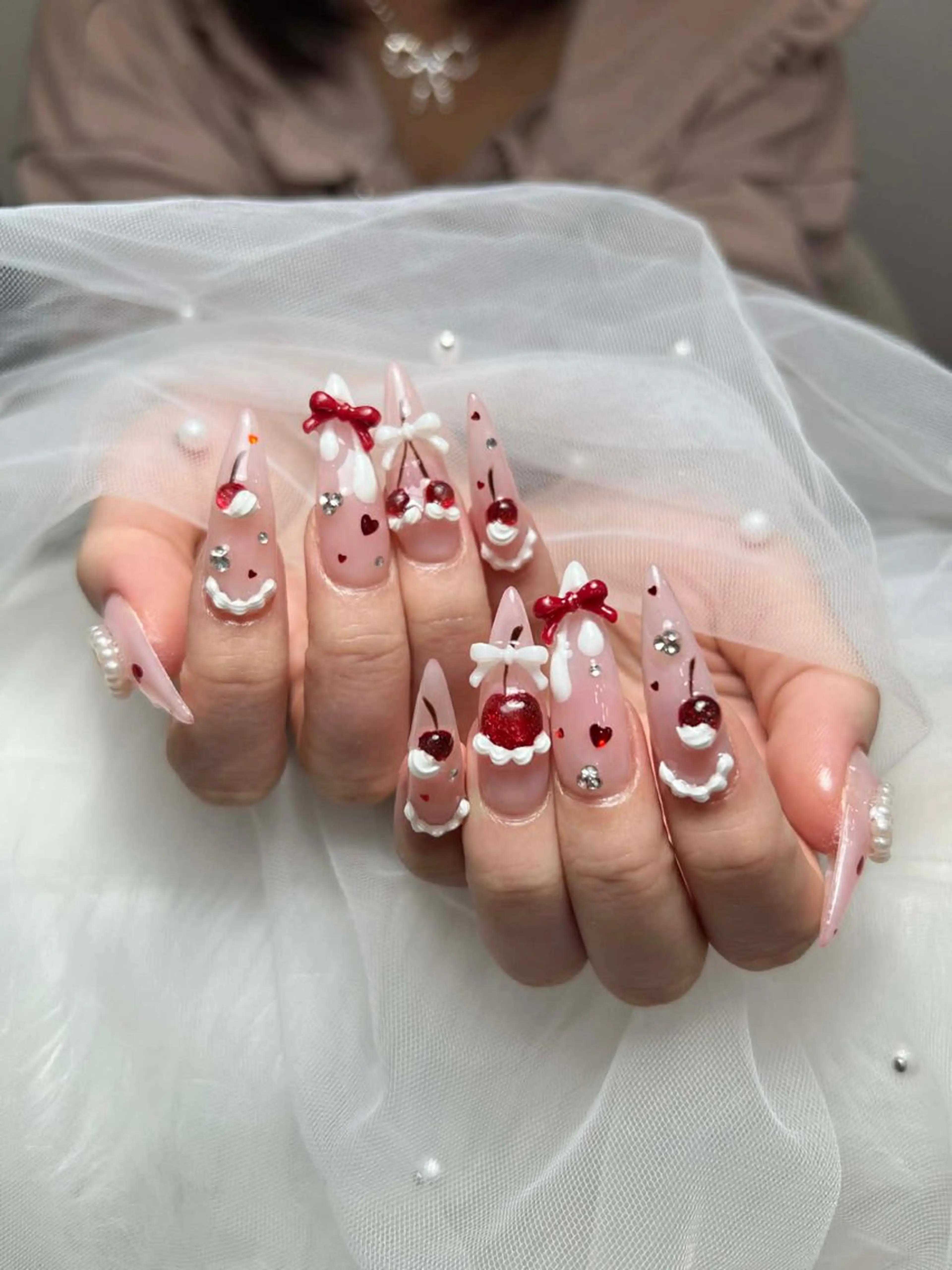 ネイル アートネイル オーロラネイル チークネイル 長さ出し フットネイル ハンドネイル ハンドケア Mio_ Noiranailのネイルデザイン