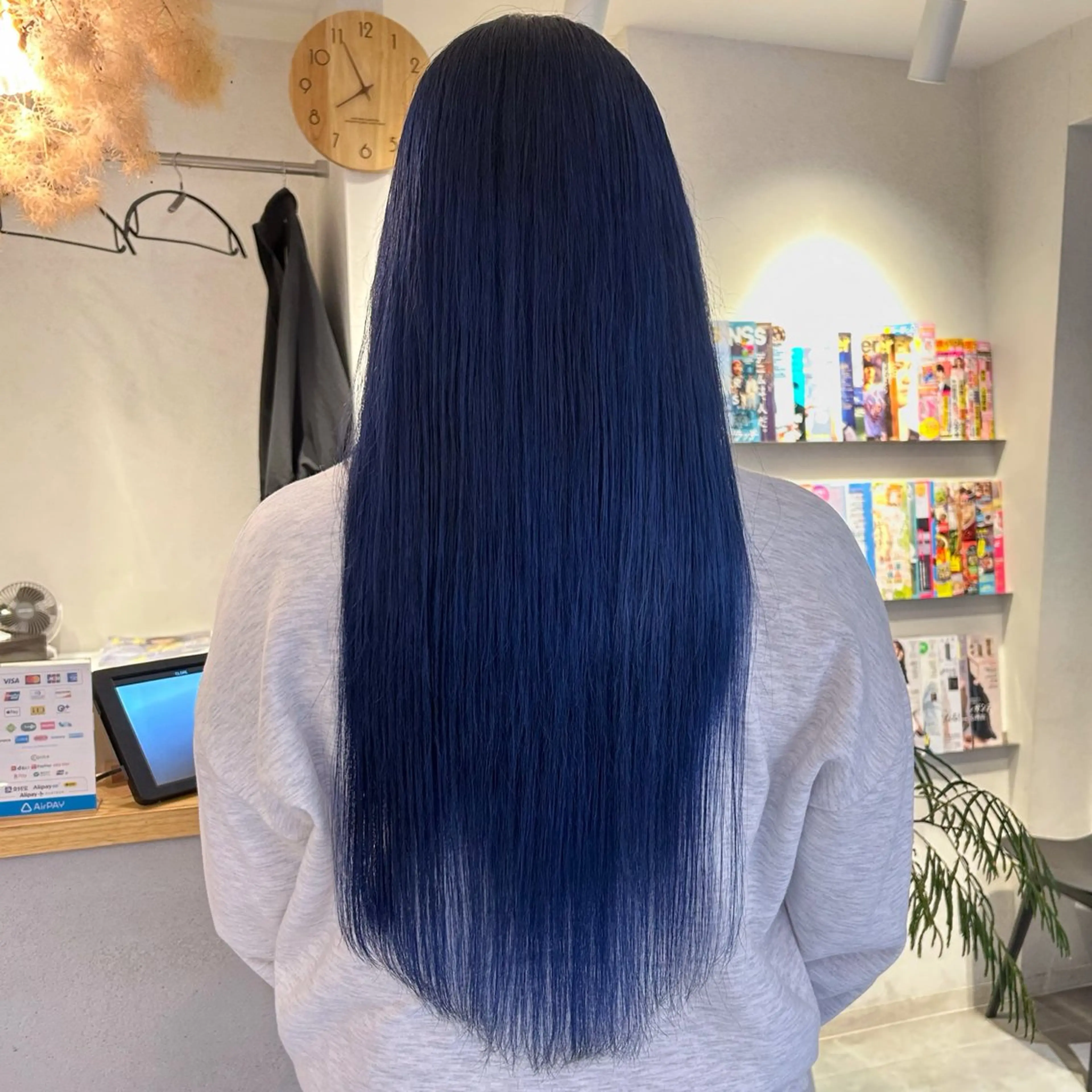 ロング カラー ブリーチ ブルーカラー 甲斐 瑞稀のヘアスタイル