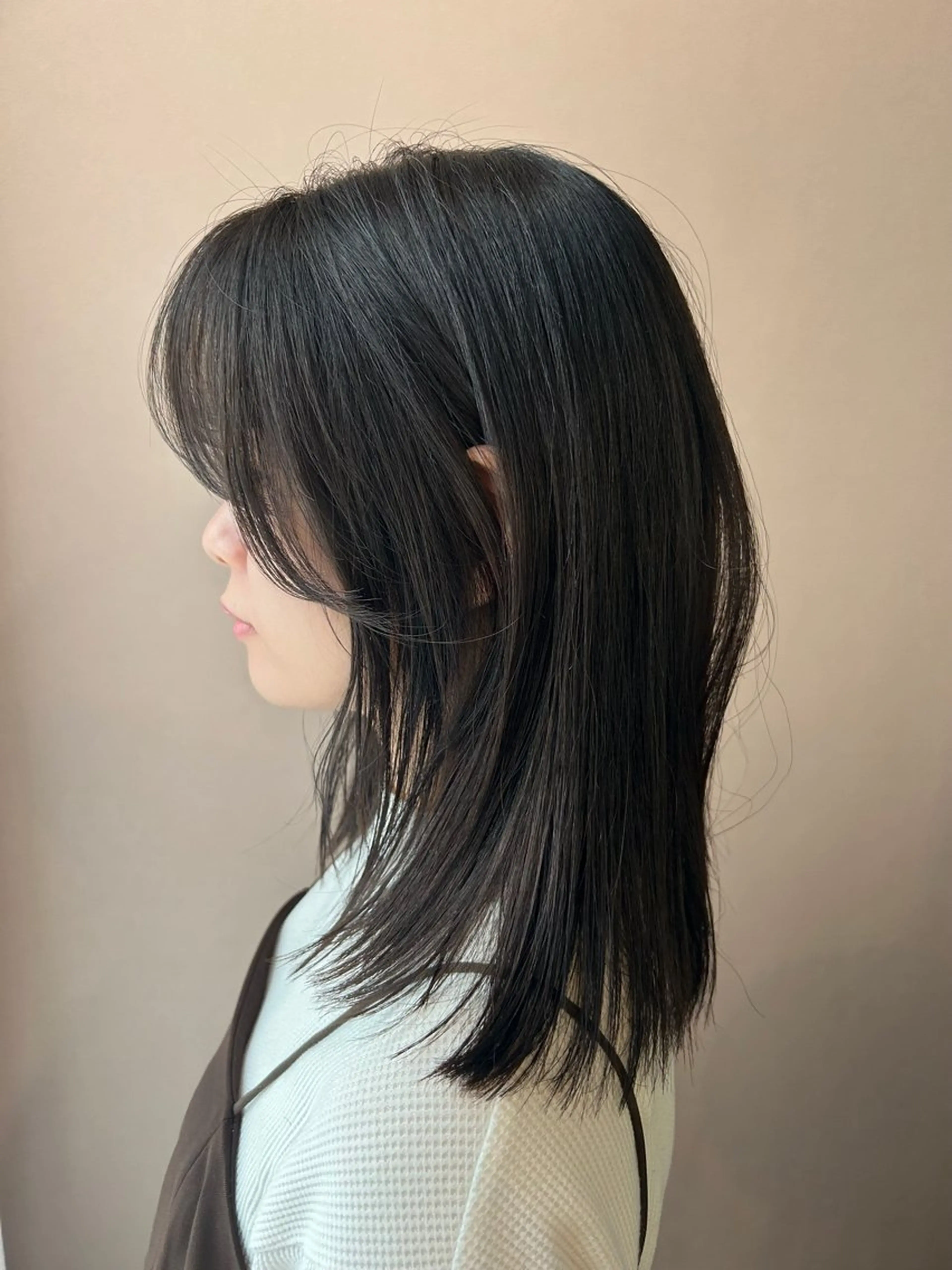 セミロング カラー 透明感カラー グレージュ レイヤーカット hub hair レイヤー/透明感のヘアスタイル