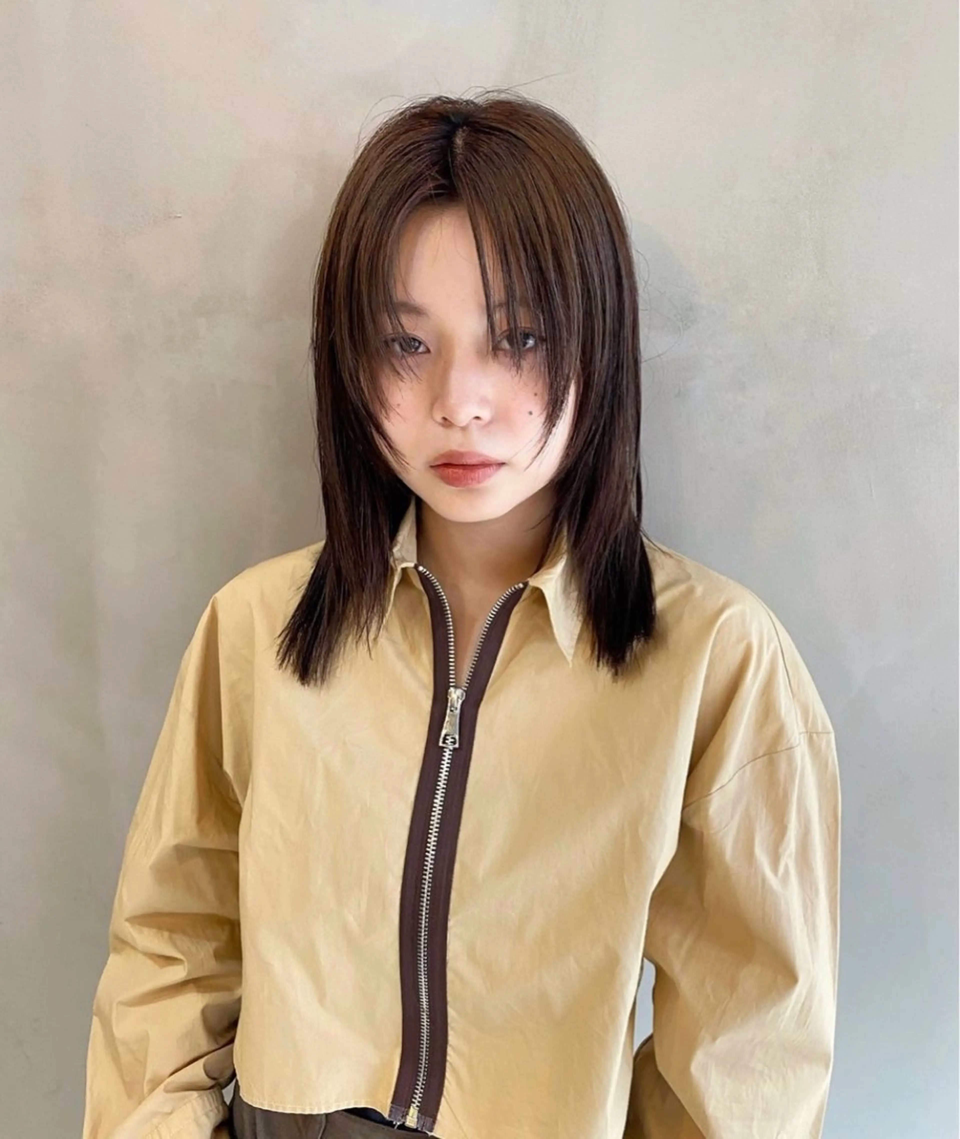 ミディアム カット ヘアカラー トリートメント くすみカラー / 肌馴染み/ 花房佑夏のヘアスタイル
