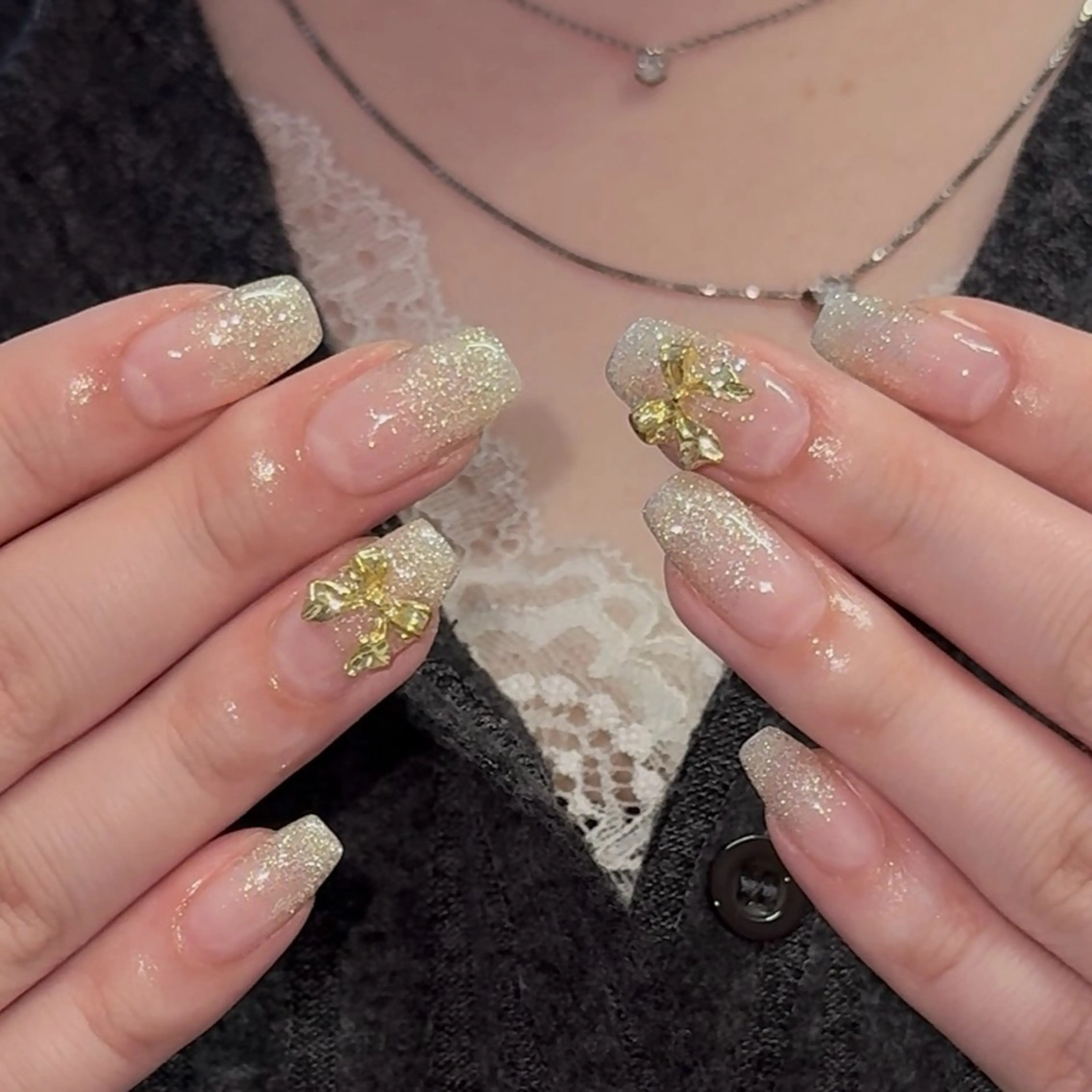 ネイル 冬ネイル クリスマス ハンドネイル Sarina ⋆⭒˚ mavieのネイルデザイン