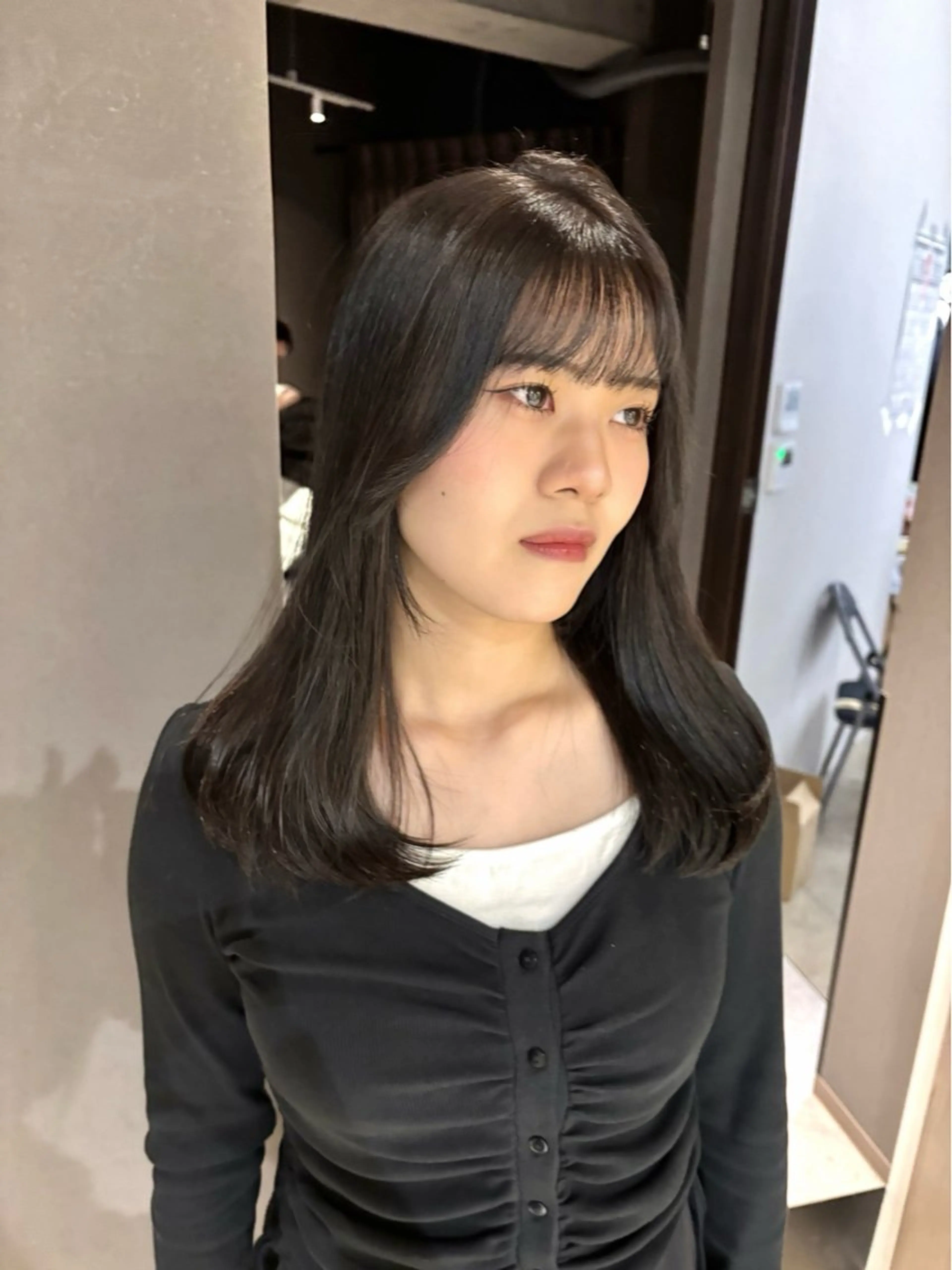 ミディアム カラー ダークグレー ダークグレージュ グレージュ カット ヘアカラー 透明感カラー・レイヤ ー🎀amika🎀のヘアスタイル