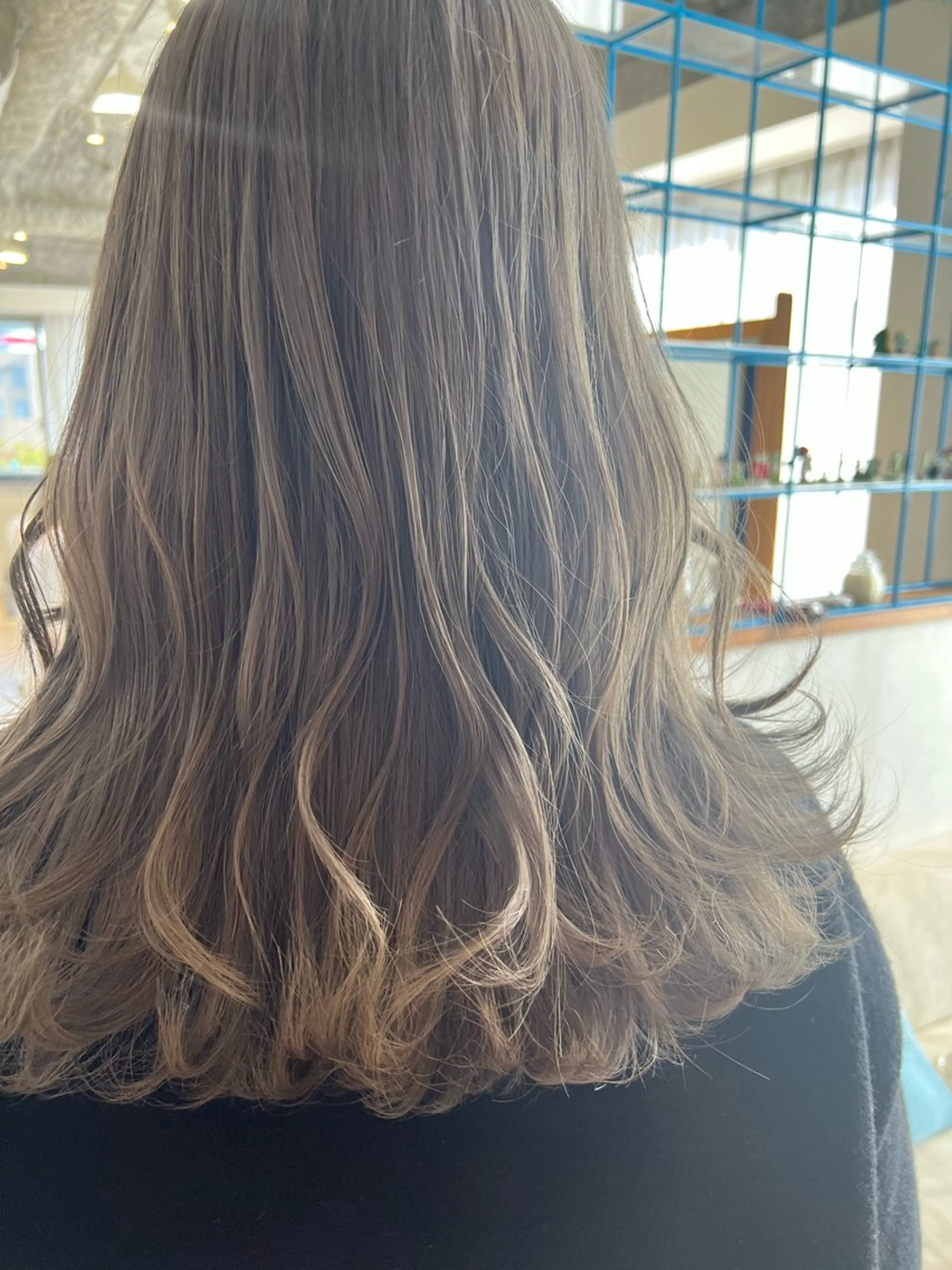 セミロング ヘアカラー 伊藤 かなのヘアスタイル