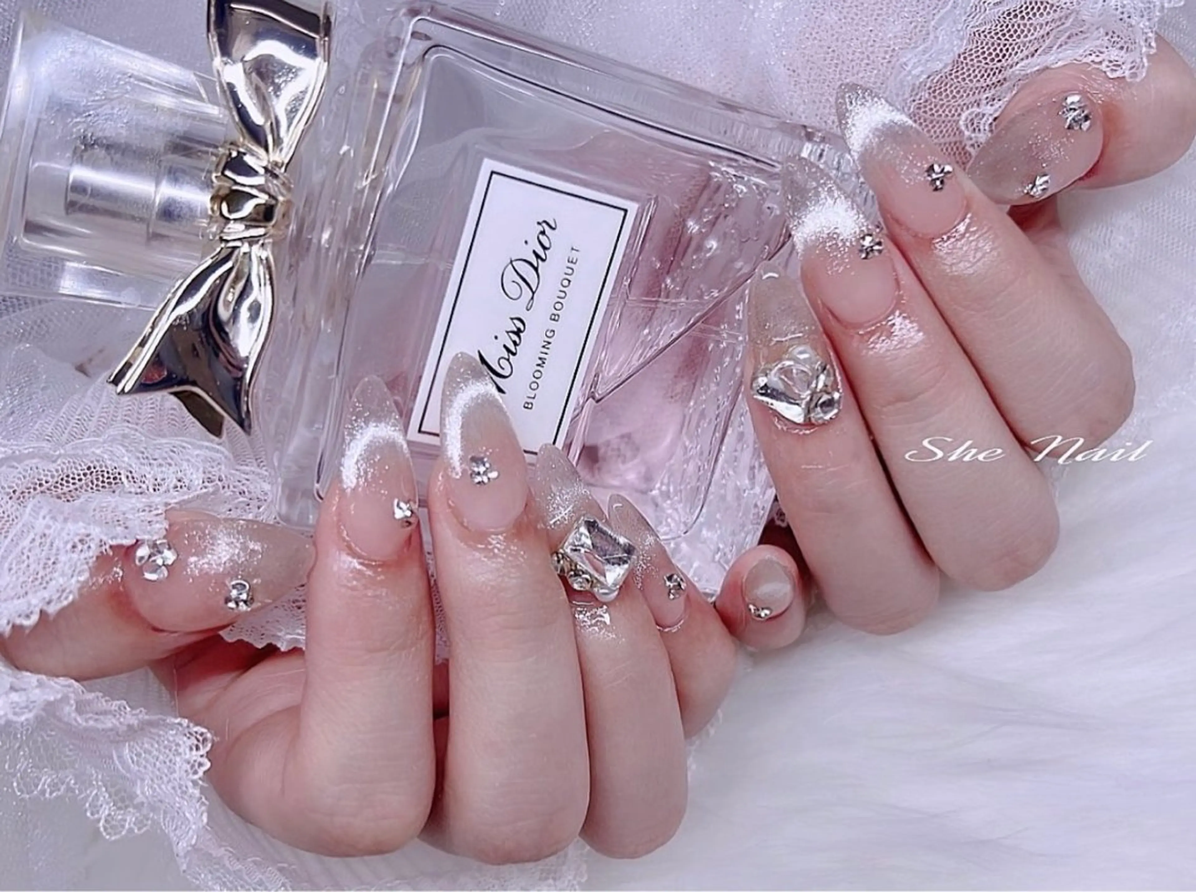 ネイル チークネイル 長さ出し フレンチネイル ガラスフレンチ キラキラネイル ハンドネイル ISA_ BELLAのネイルデザイン