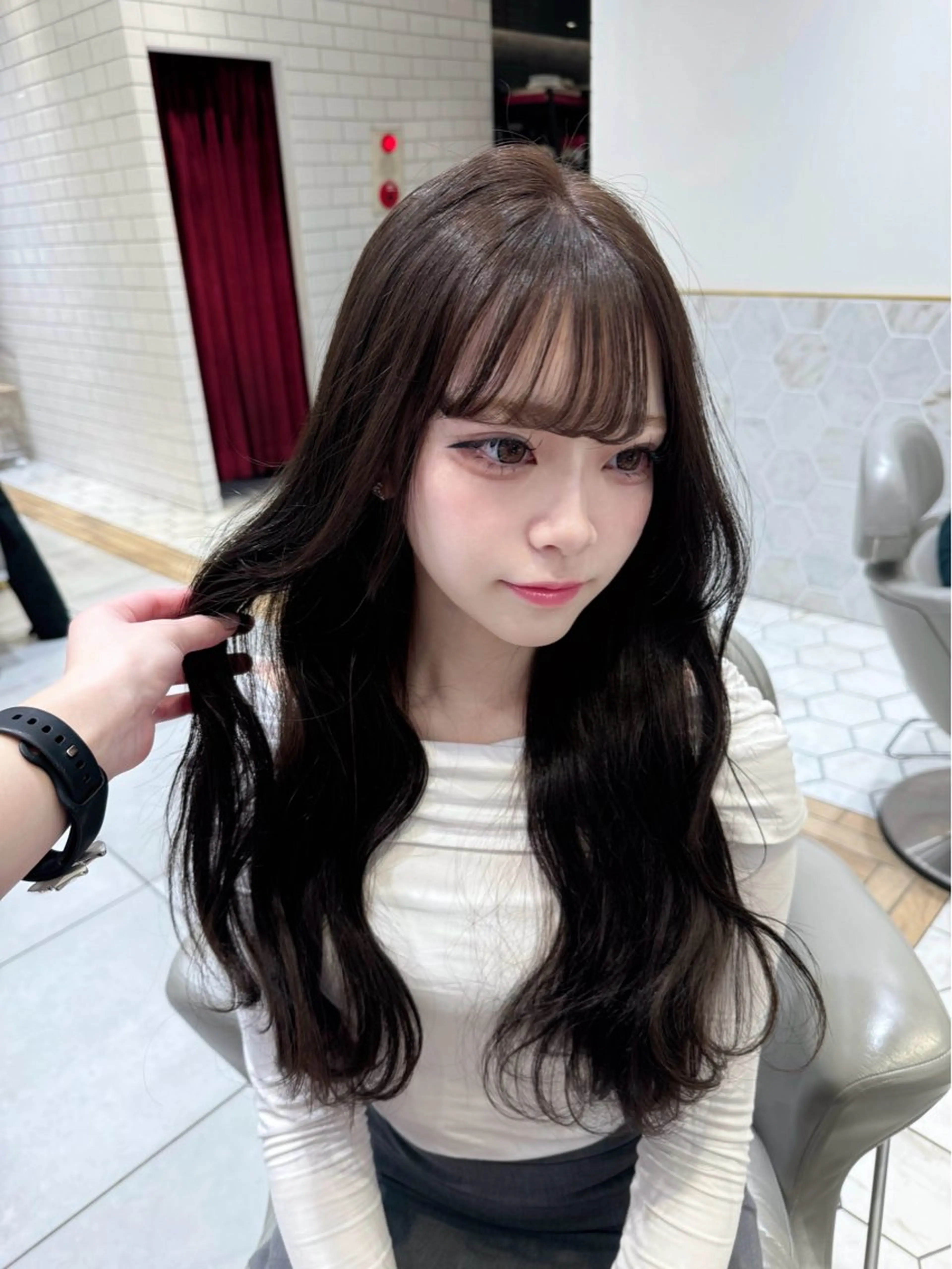 ロング カラー 透明感カラー グレージュ ヘアカラー costes 今井芽依のヘアスタイル