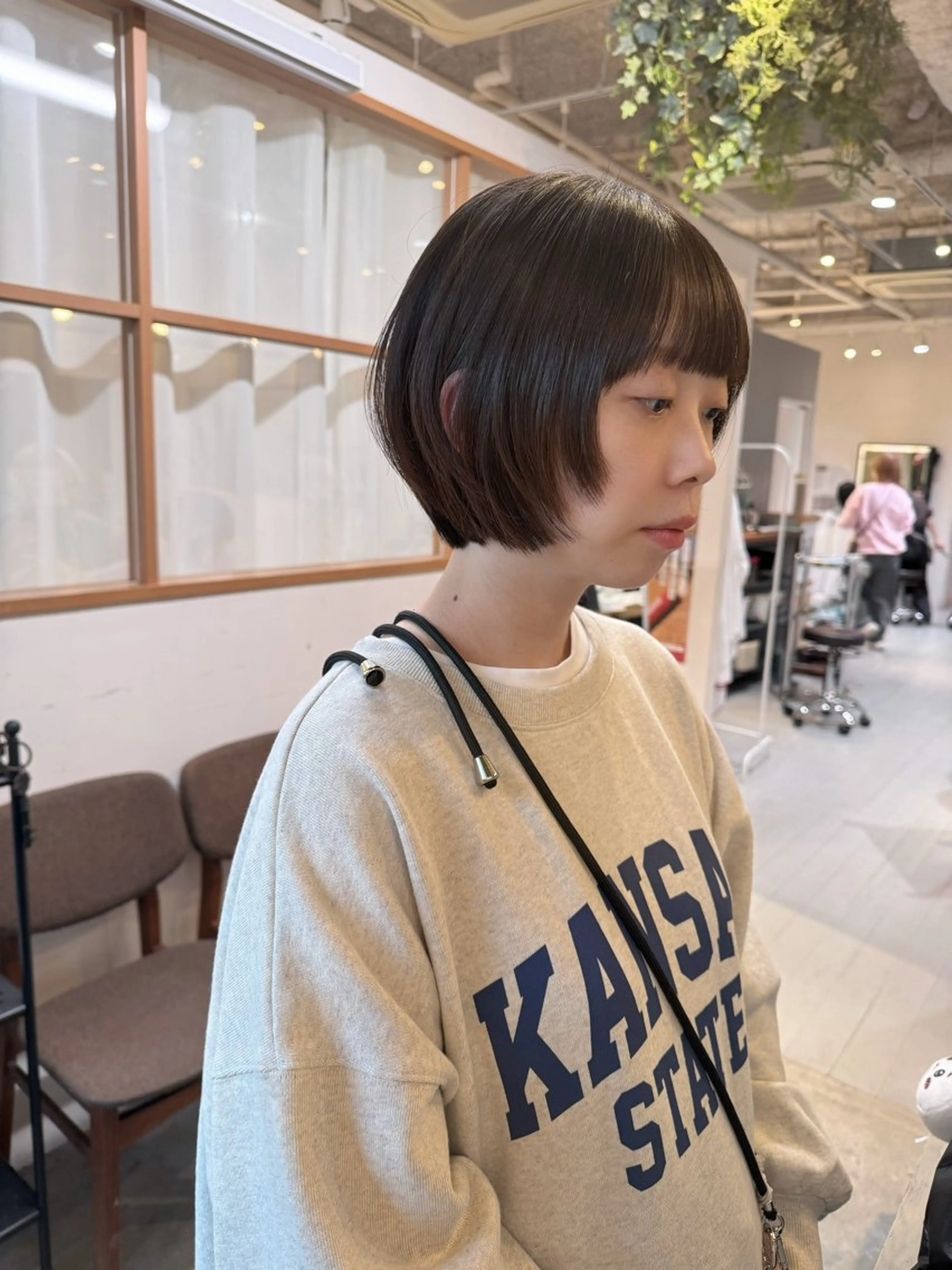 ショート ウラベヨシカ 似合わせカットカラーのヘアスタイル