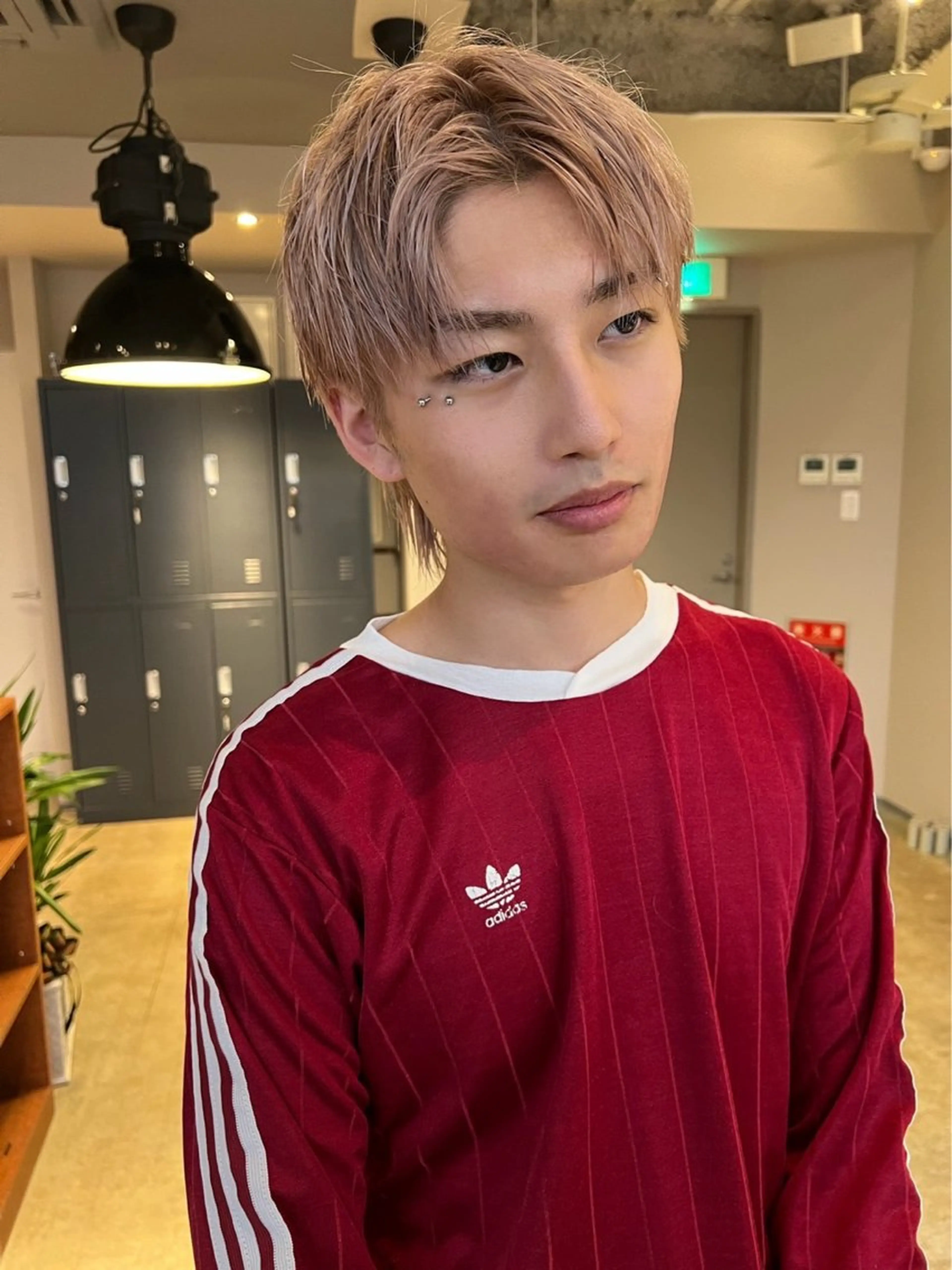 ショート カット ヘアカラー ミルクティーベージュ outaのヘアスタイル