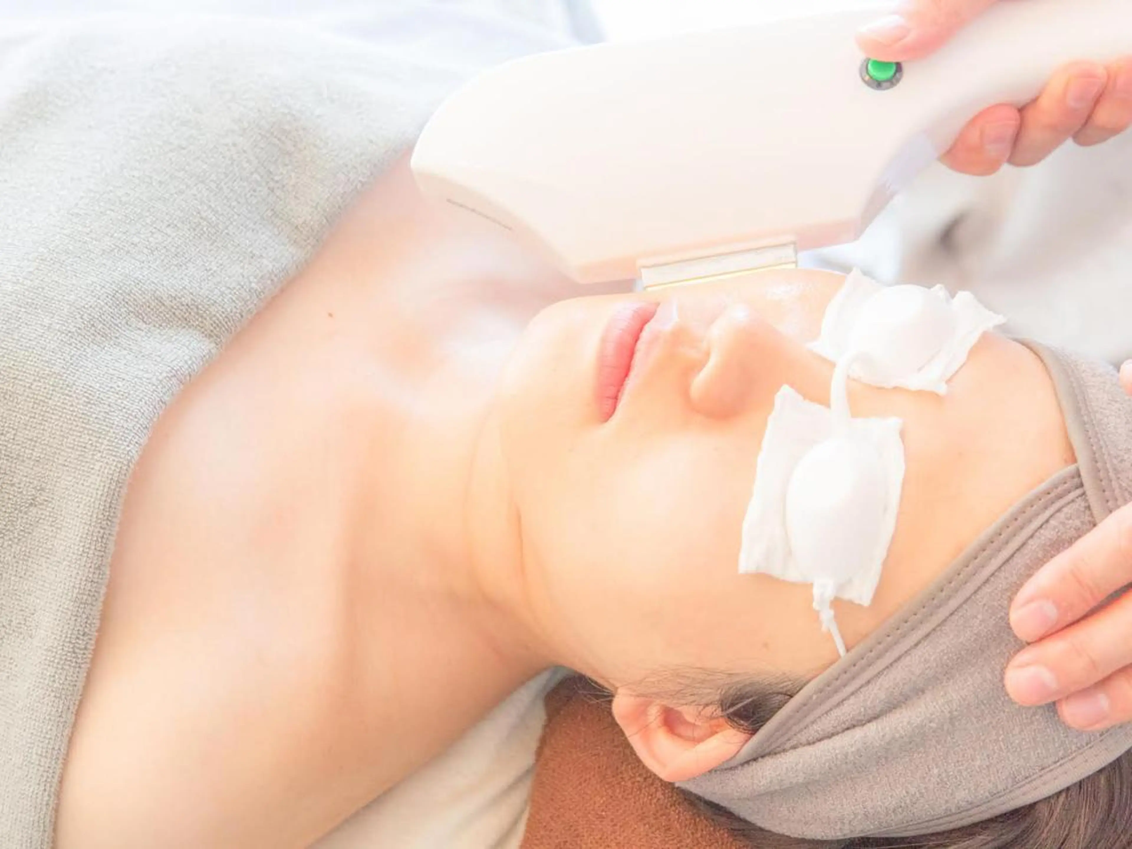 ロング カラー パーマ ヘアアレンジ メンズ キッズ ネイル マツエク・マツパ アイブロウ 眉毛ワックス脱毛 脱毛&美容サロン Dr.Epiのエステ・リラクイメージ