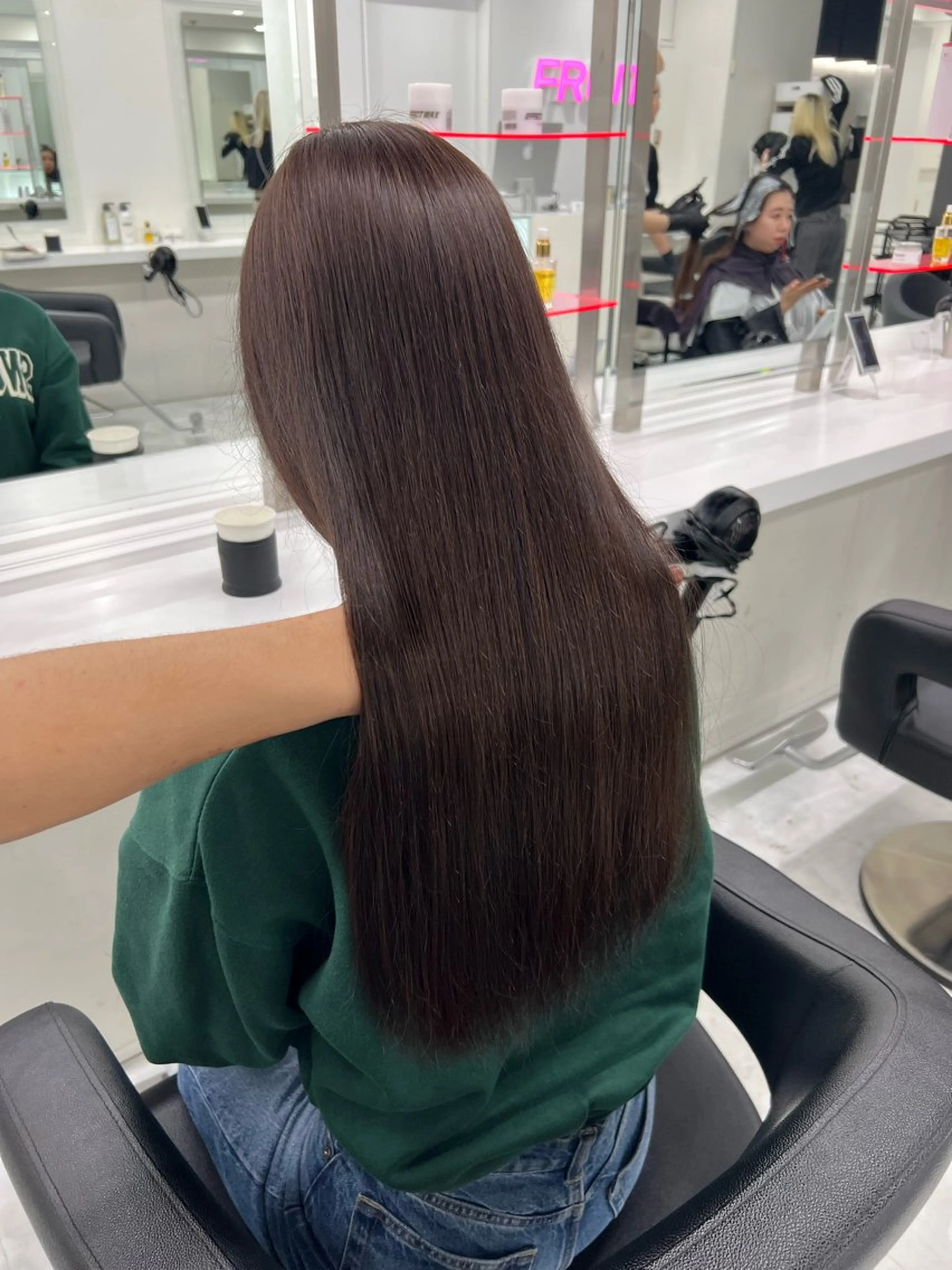 ロング カラー 透明感カラー🫧 レイヤーカットのヘアスタイル