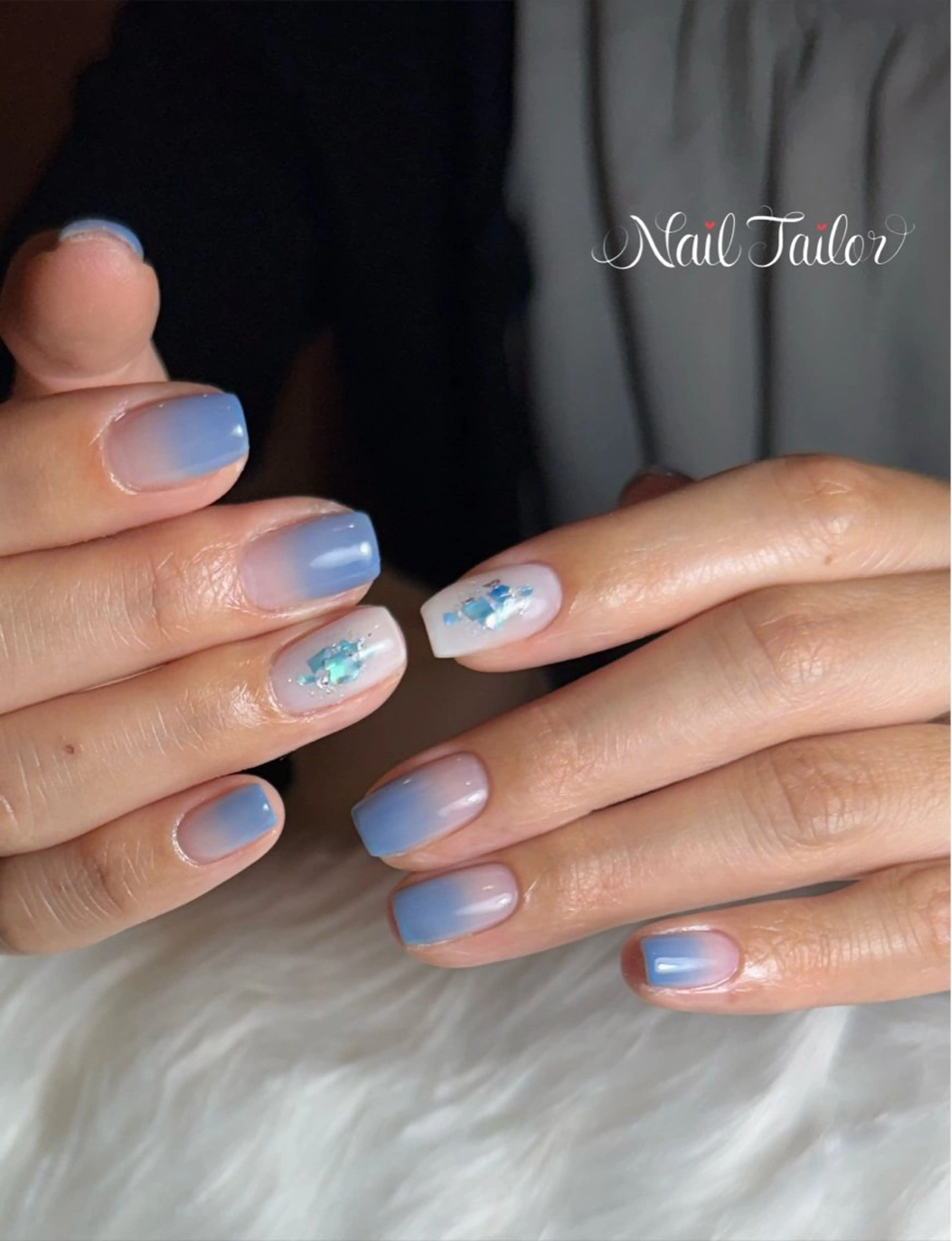 ネイル オーロラネイル フラッシュネイル ラメ(グリッター) 水色 ハンドネイル NailTailor ネイルテイラーのネイルデザイン