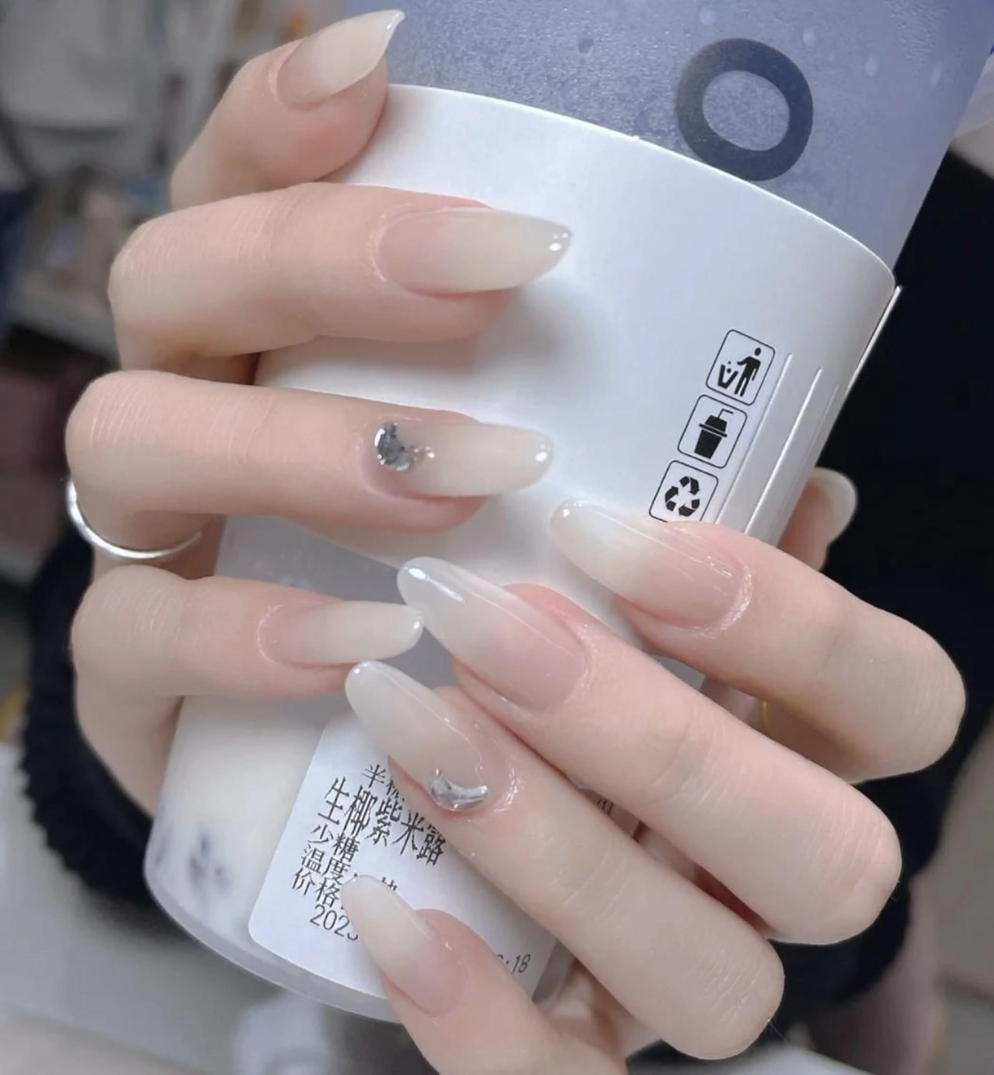 ネイル 長さ出し ネイルチップ Queens ゲンのネイルデザイン