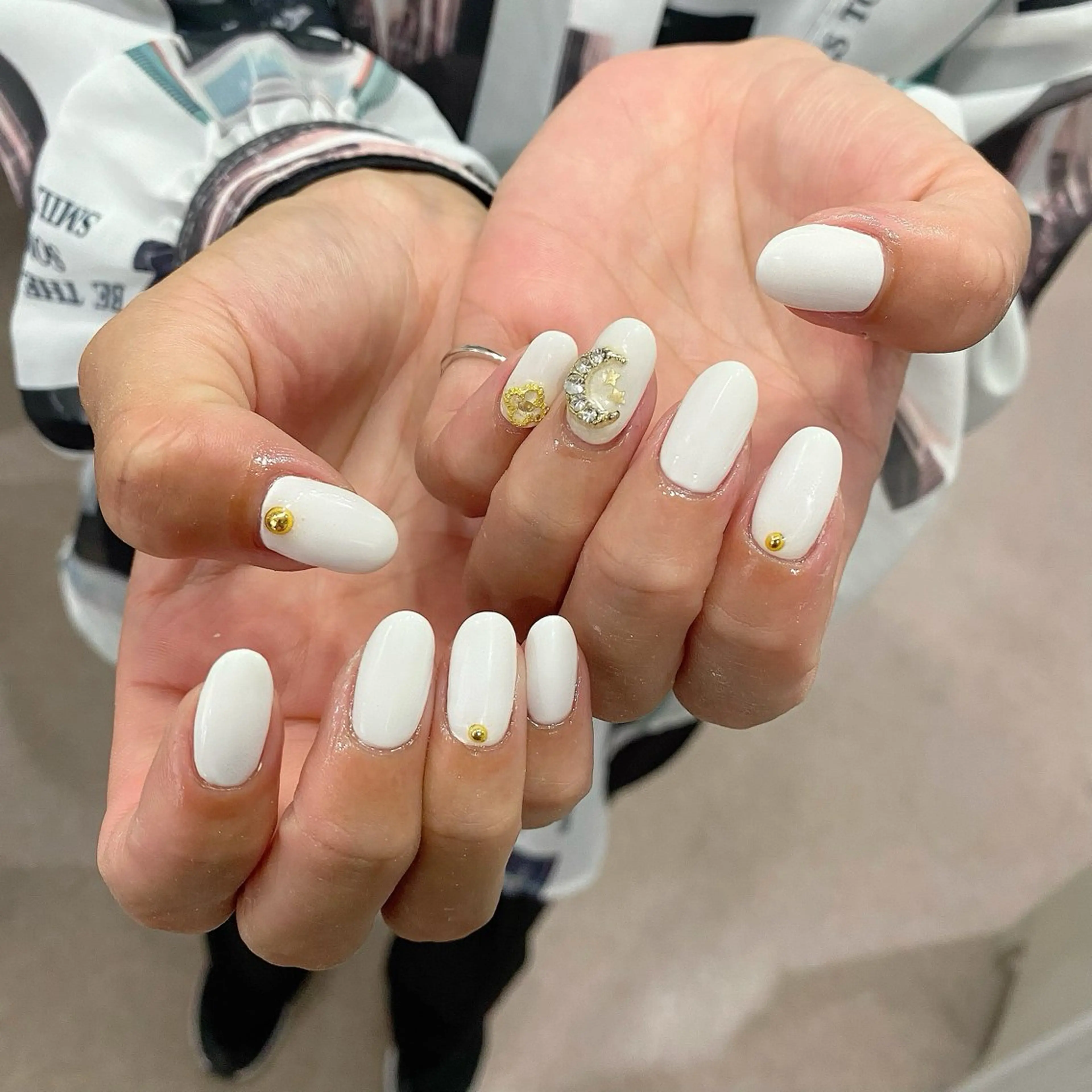 ネイル 夏ネイル ホワイト ハンドネイル Salon Ｋのネイルデザイン